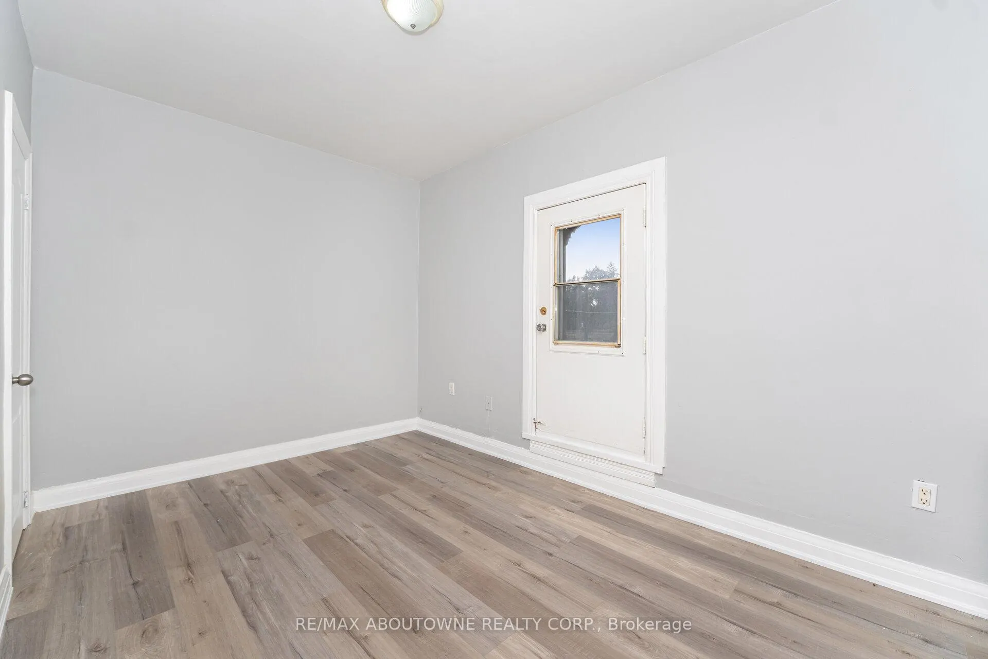 Photo 11 of Unit 3, 486 Holtby Avenue, Burlington, Brant — HOMEH