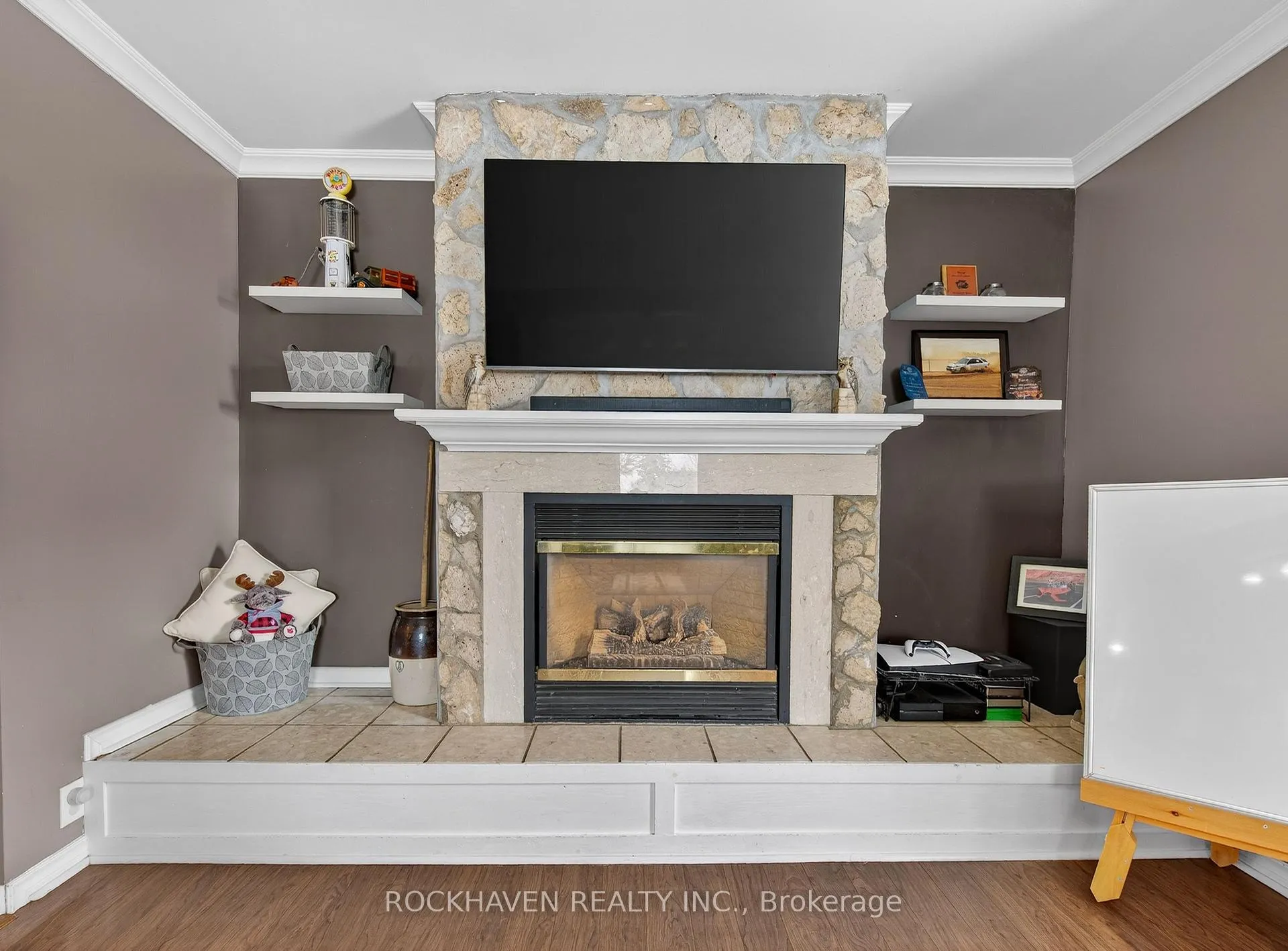 Photo 9 of 151 Lynden Road, Hamilton, Lynden — HOMEH