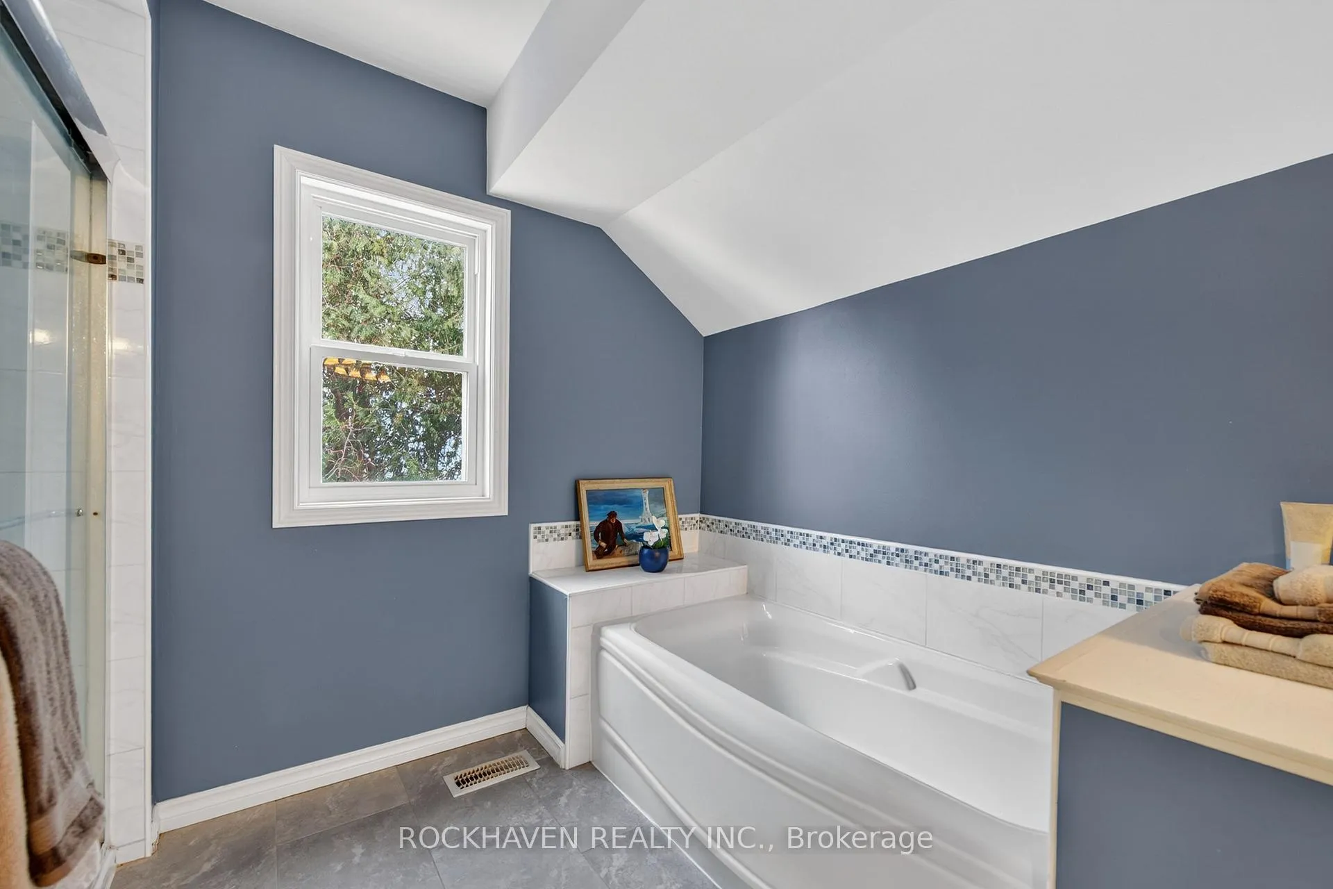 Photo 20 of 151 Lynden Road, Hamilton, Lynden — HOMEH