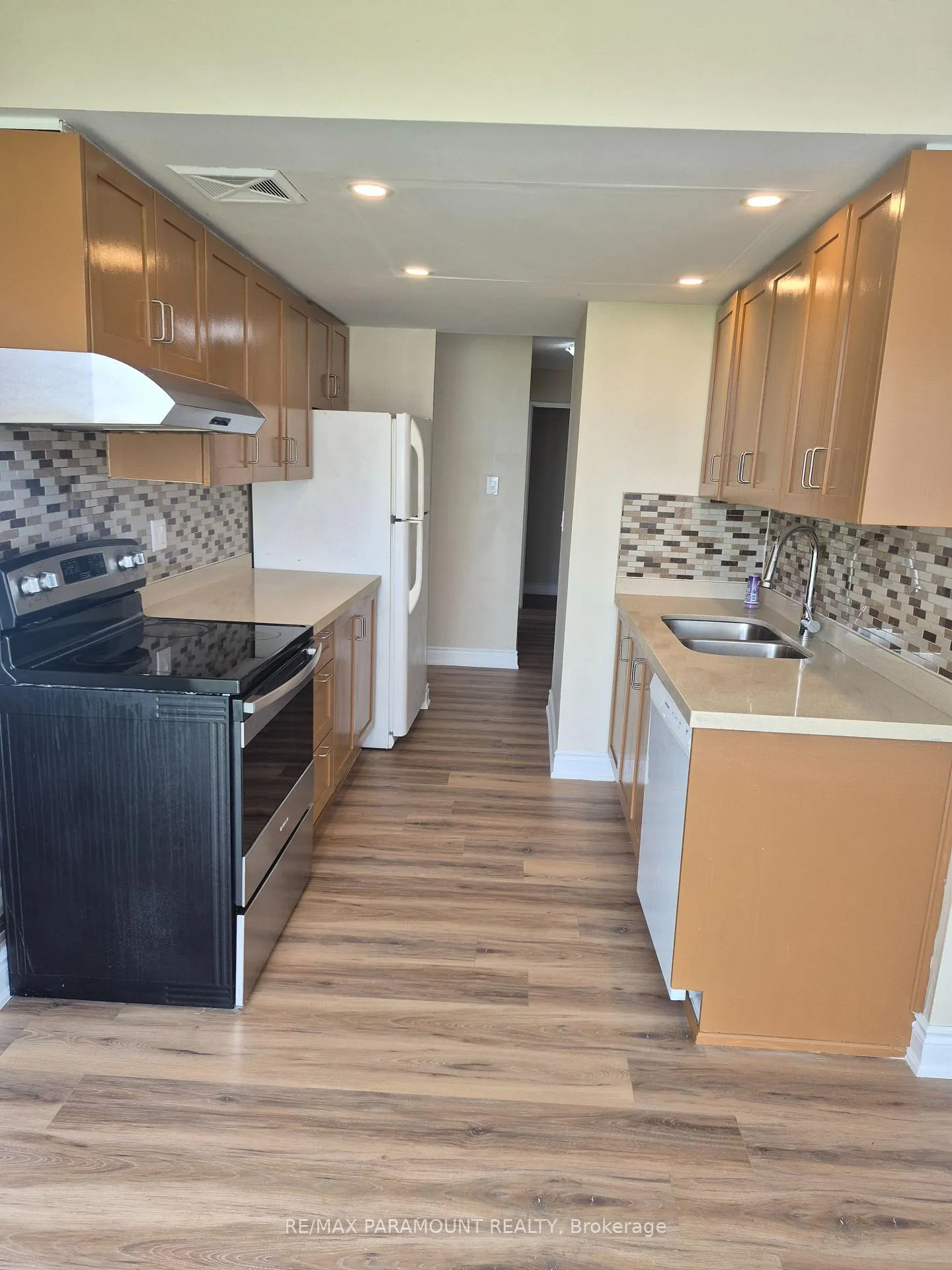 Photo 2 of Unit 911, 21 Markbrook Lane, Etobicoke, Mount Olive-Silverstone-Jamestown — HOMEH