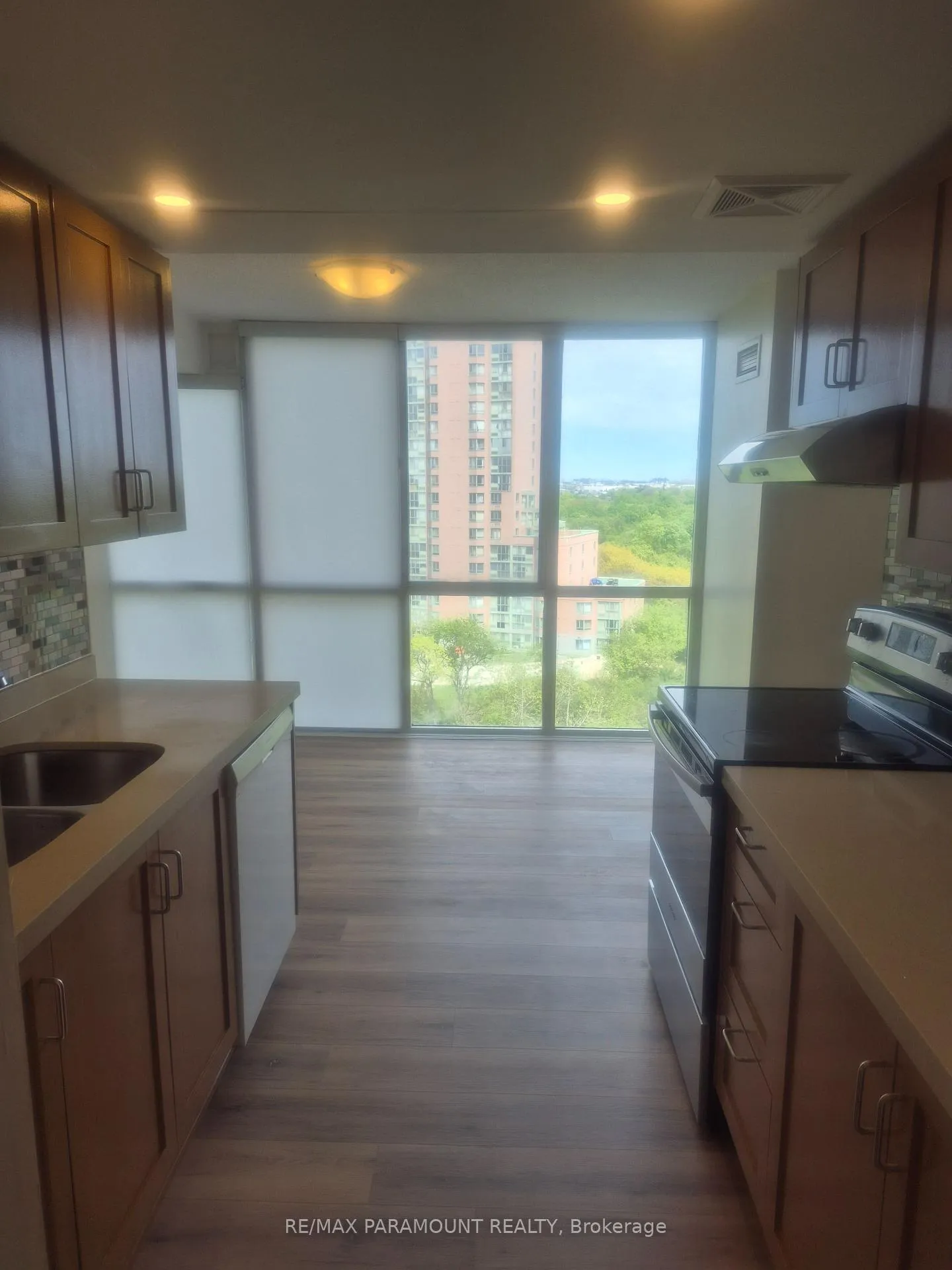 Photo 3 of Unit 911, 21 Markbrook Lane, Etobicoke, Mount Olive-Silverstone-Jamestown — HOMEH