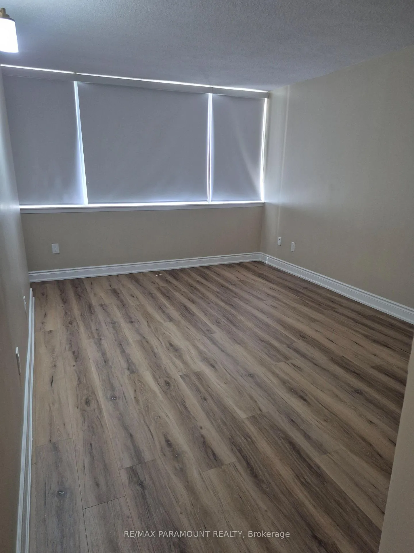 Photo 4 of Unit 911, 21 Markbrook Lane, Etobicoke, Mount Olive-Silverstone-Jamestown — HOMEH