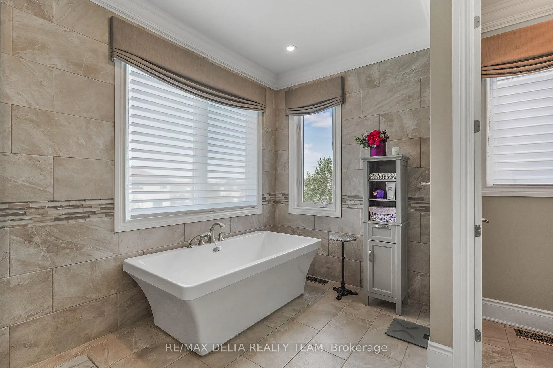Photo 25 of 110 Sweetvalley Drive, Ottawa, Avalon West — HOMEH