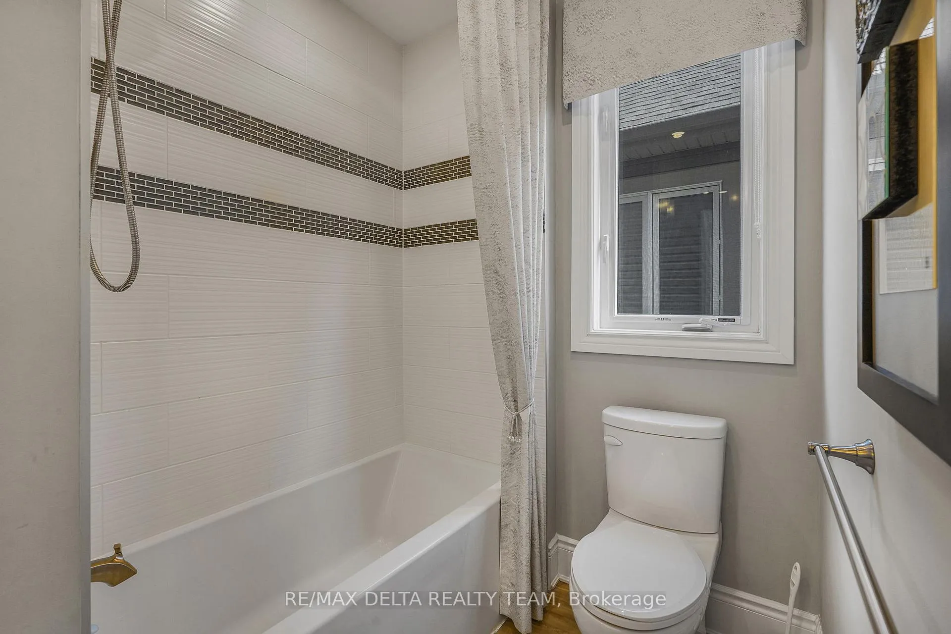 Photo 33 of 110 Sweetvalley Drive, Ottawa, Avalon West — HOMEH