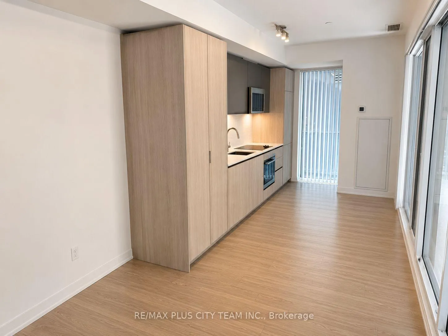 Photo 5 of Unit 503, 8 Widmer Street, Toronto, Waterfront Communities — HOMEH