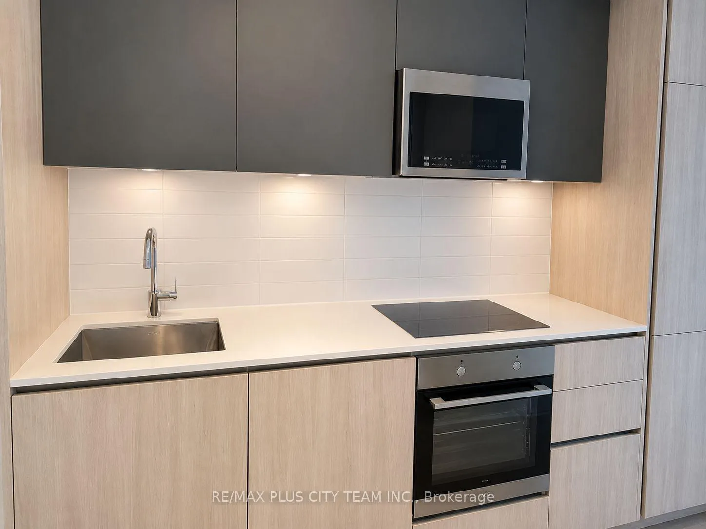 Photo 7 of Unit 503, 8 Widmer Street, Toronto, Waterfront Communities — HOMEH