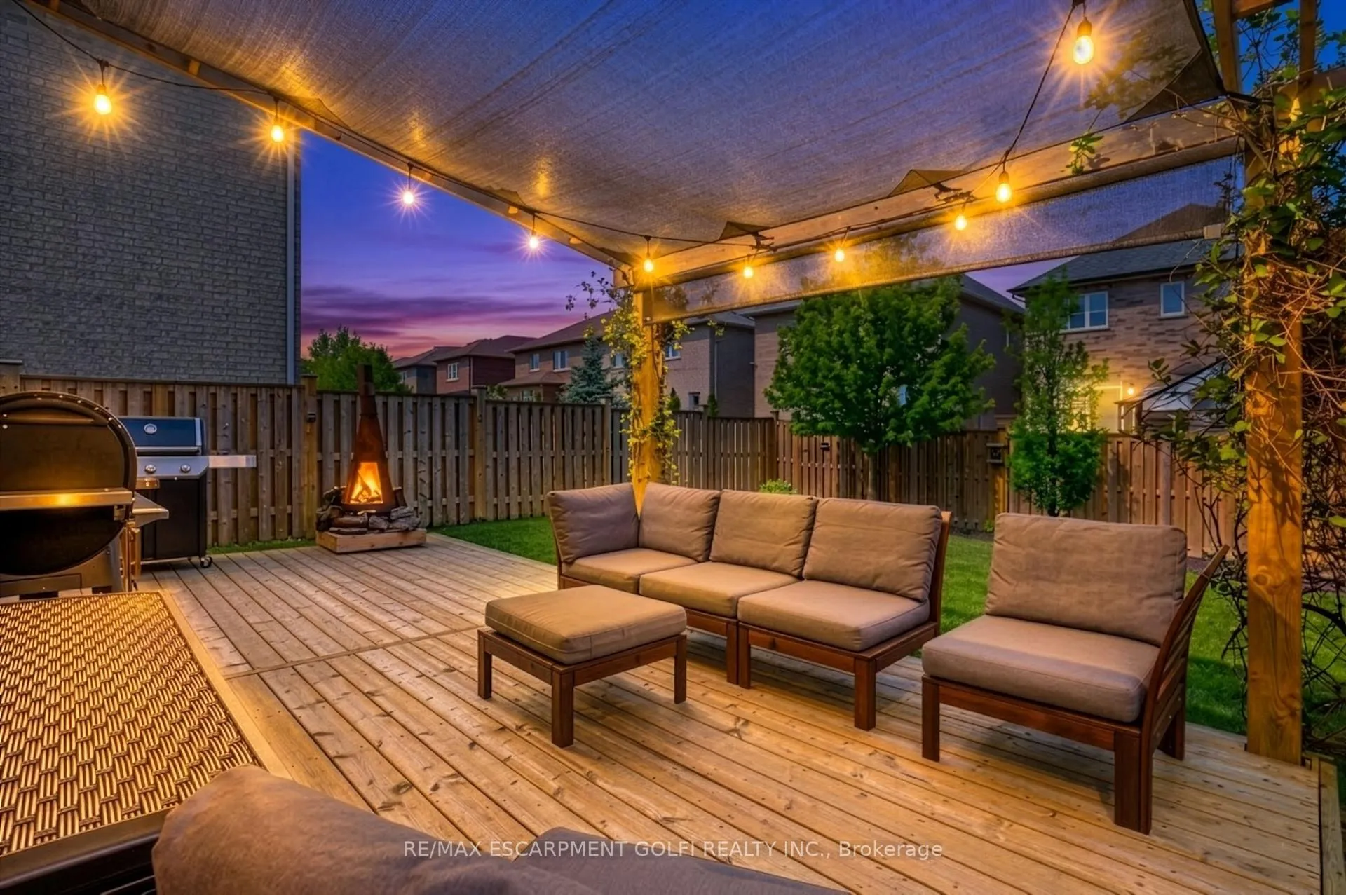 Photo 2 of 49 Narbonne Crescent, Hamilton, Stoney Creek Mountain — HOMEH