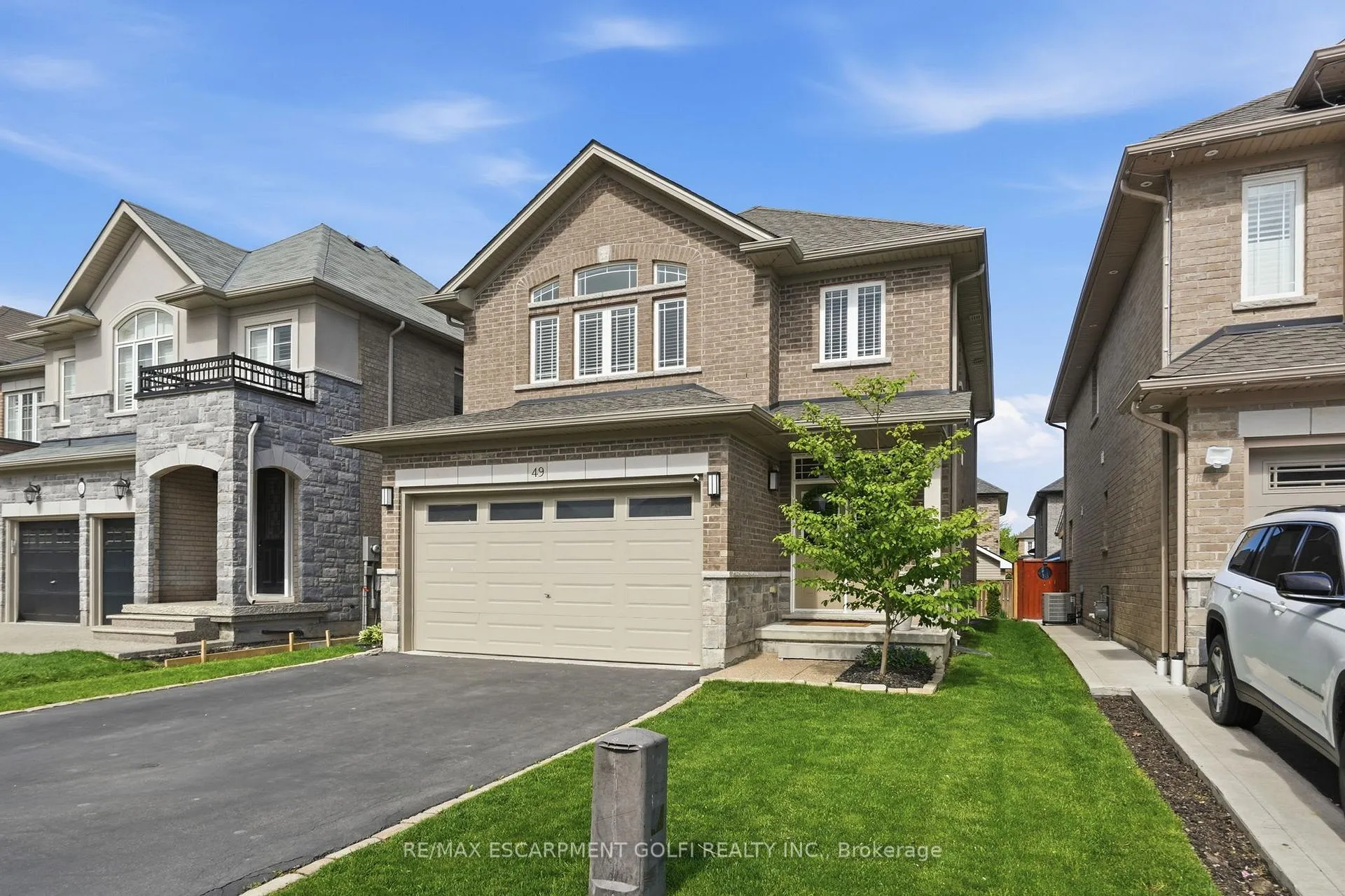 Photo 3 of 49 Narbonne Crescent, Hamilton, Stoney Creek Mountain — HOMEH