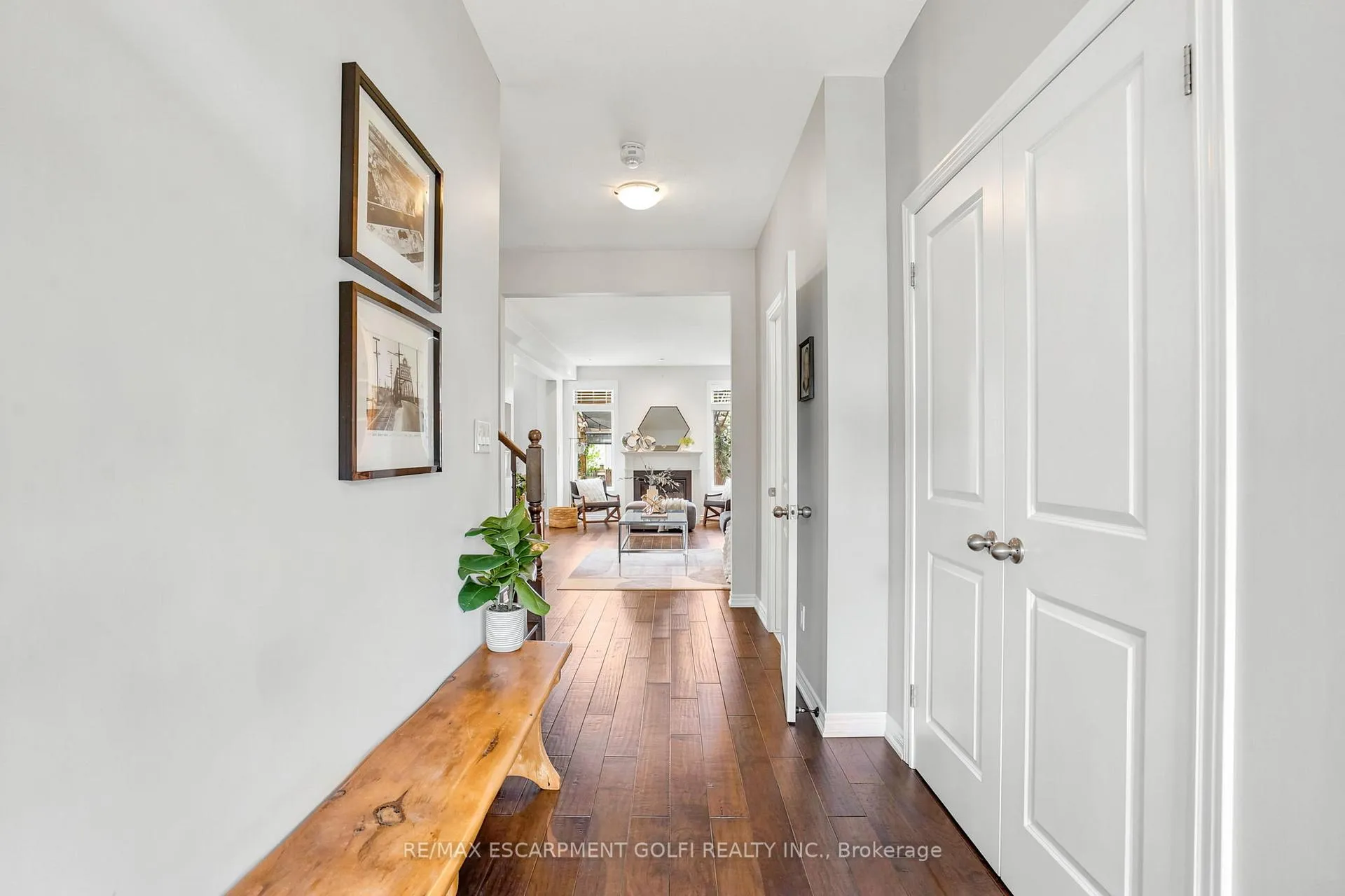 Photo 4 of 49 Narbonne Crescent, Hamilton, Stoney Creek Mountain — HOMEH