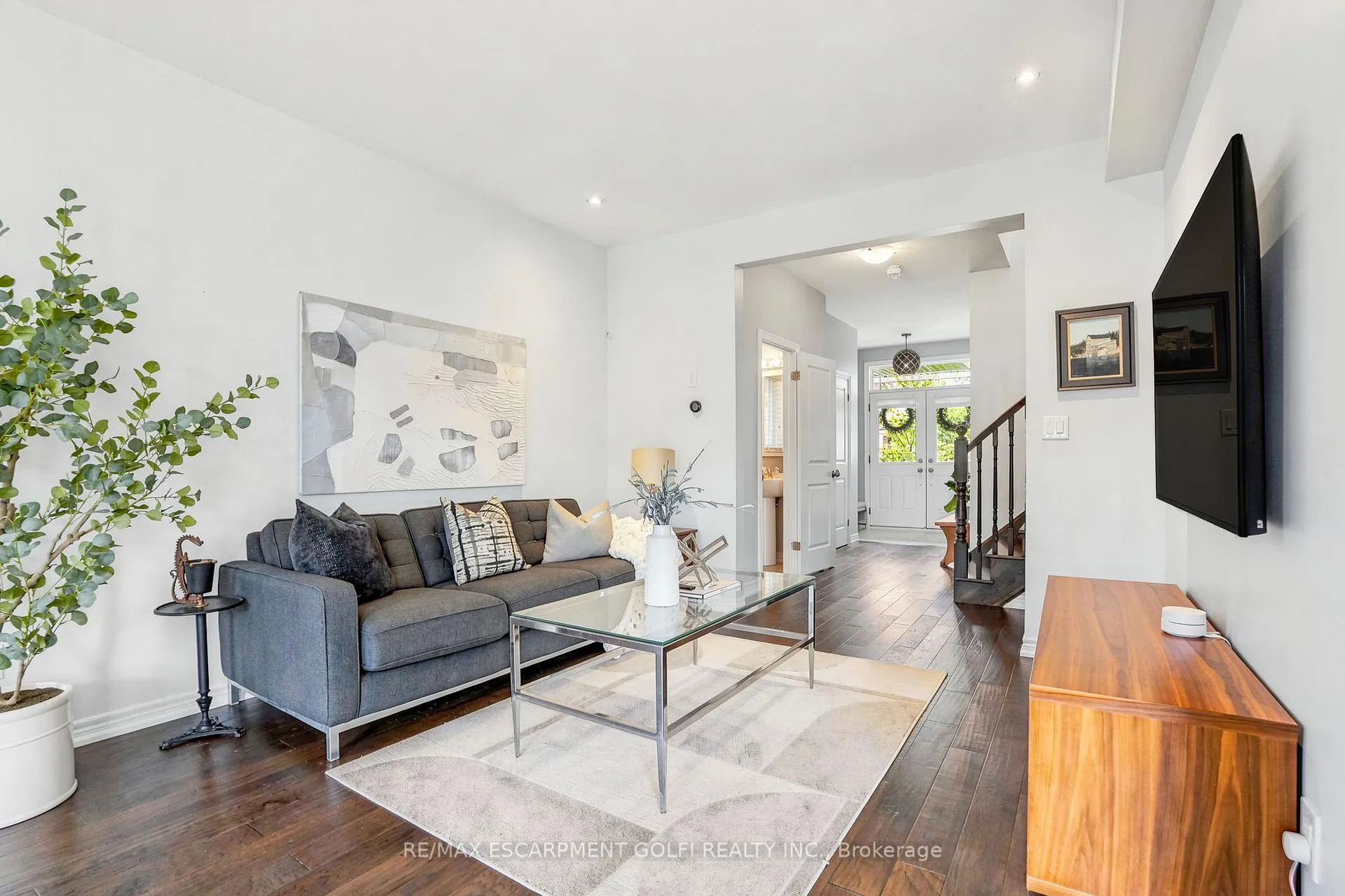 Photo 8 of 49 Narbonne Crescent, Hamilton, Stoney Creek Mountain — HOMEH