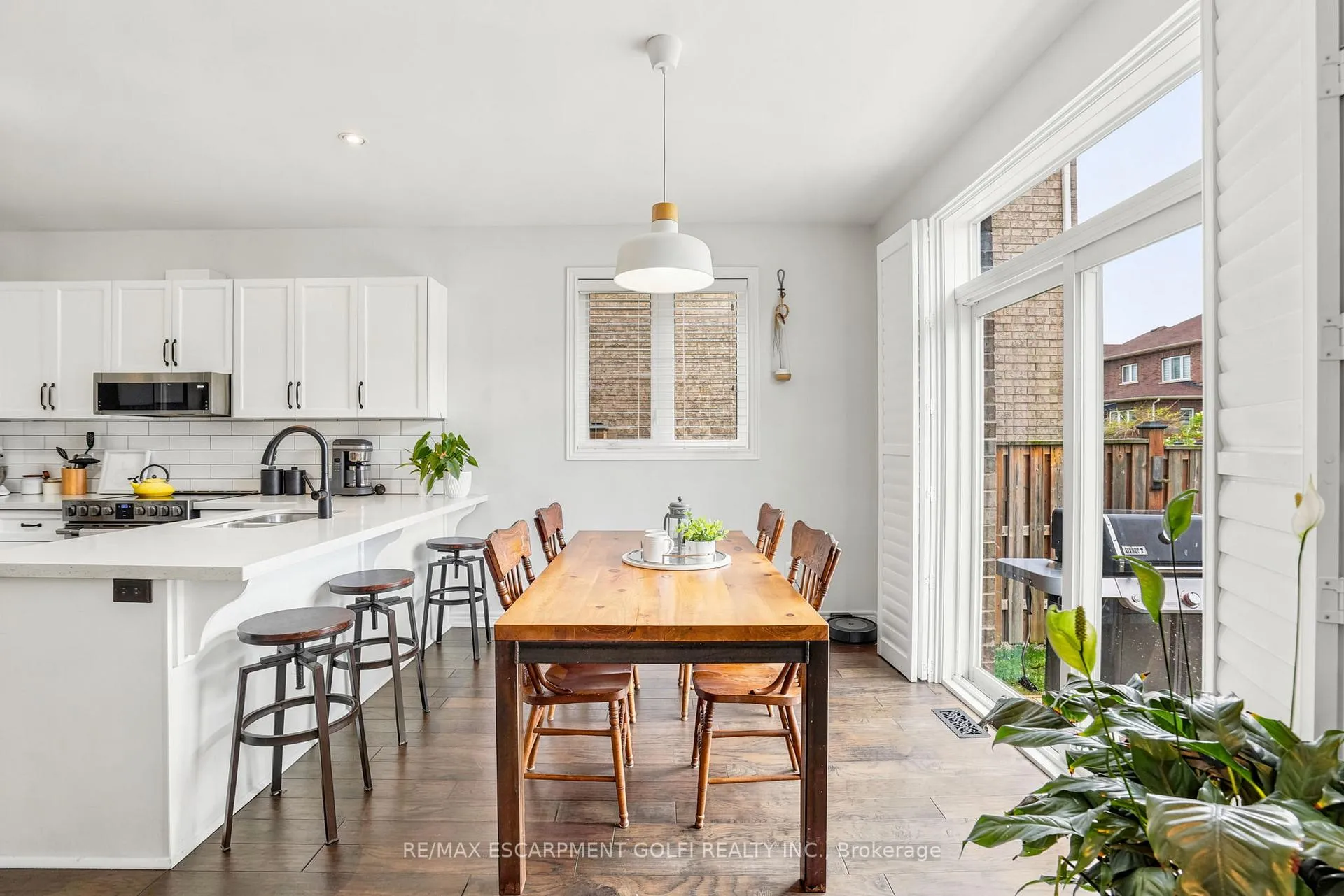 Photo 9 of 49 Narbonne Crescent, Hamilton, Stoney Creek Mountain — HOMEH