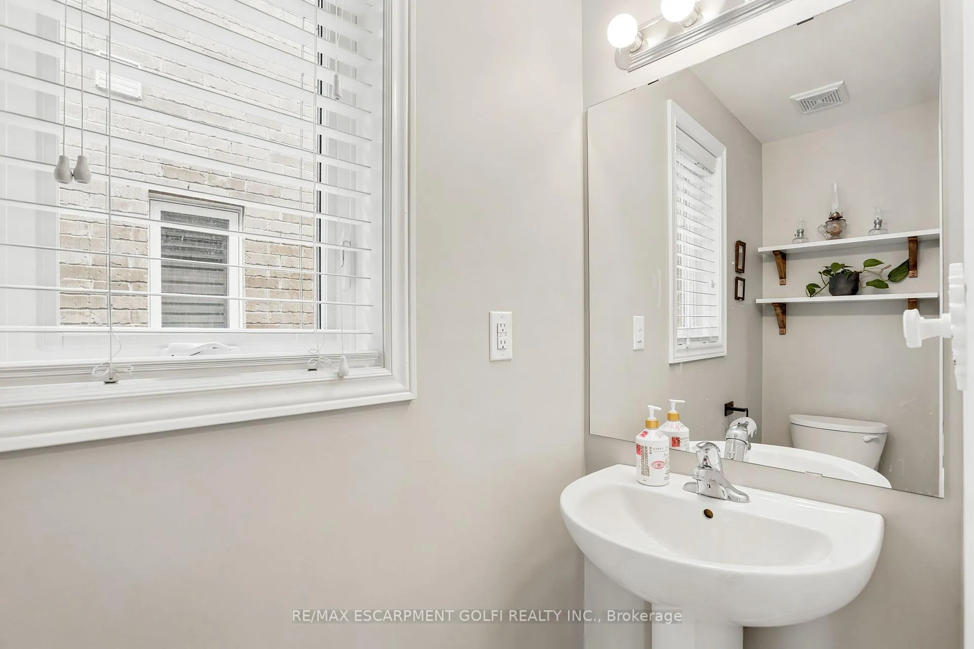 Photo 14 of 49 Narbonne Crescent, Hamilton, Stoney Creek Mountain — HOMEH