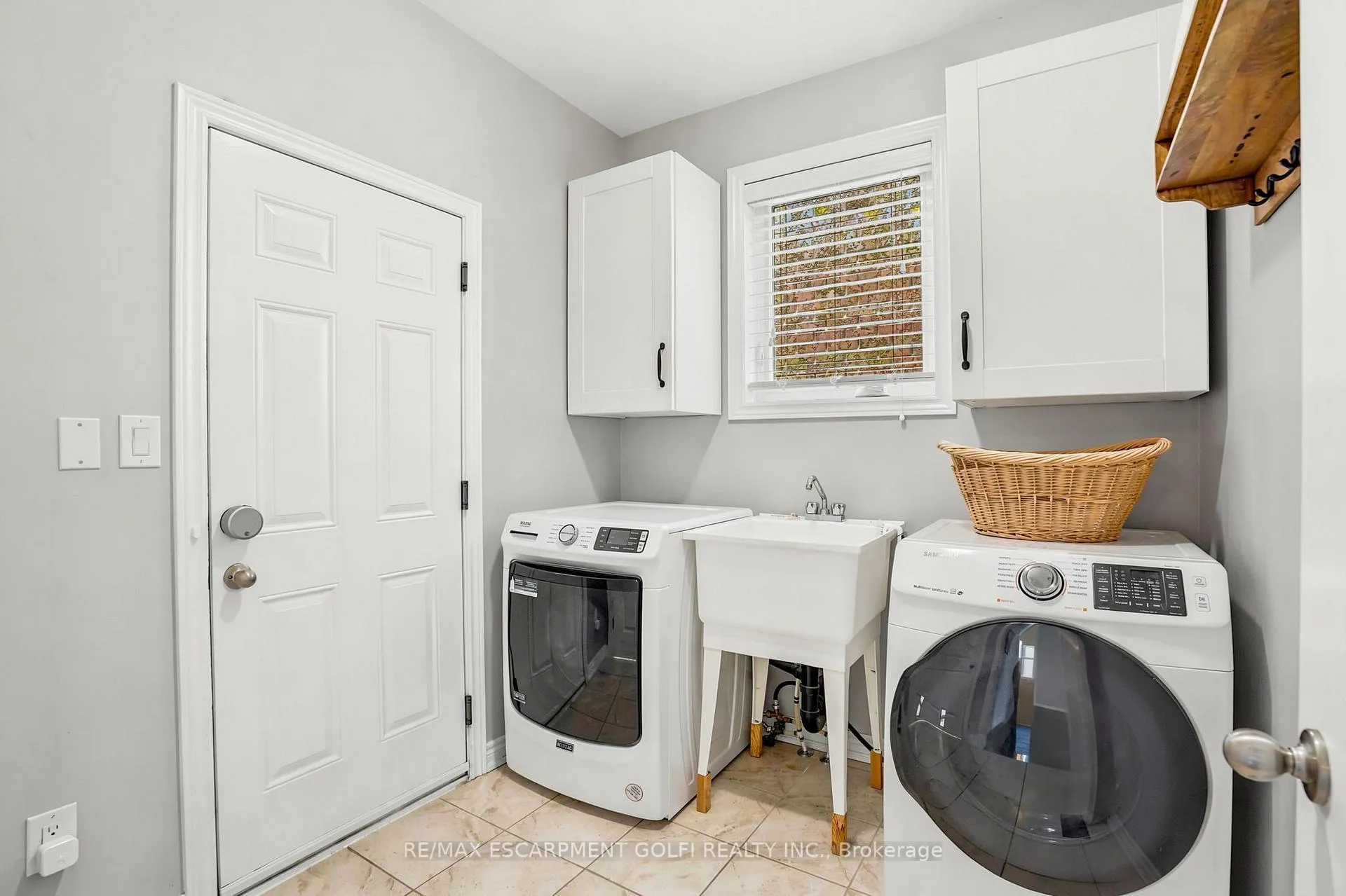 Photo 15 of 49 Narbonne Crescent, Hamilton, Stoney Creek Mountain — HOMEH