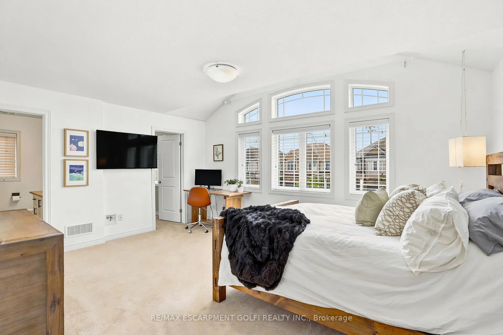 Photo 17 of 49 Narbonne Crescent, Hamilton, Stoney Creek Mountain — HOMEH