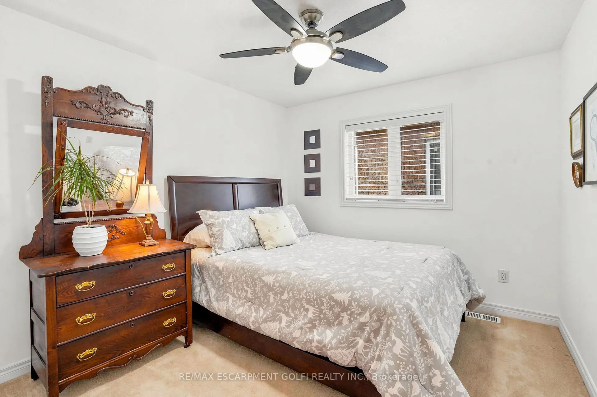 Photo 24 of 49 Narbonne Crescent, Hamilton, Stoney Creek Mountain — HOMEH