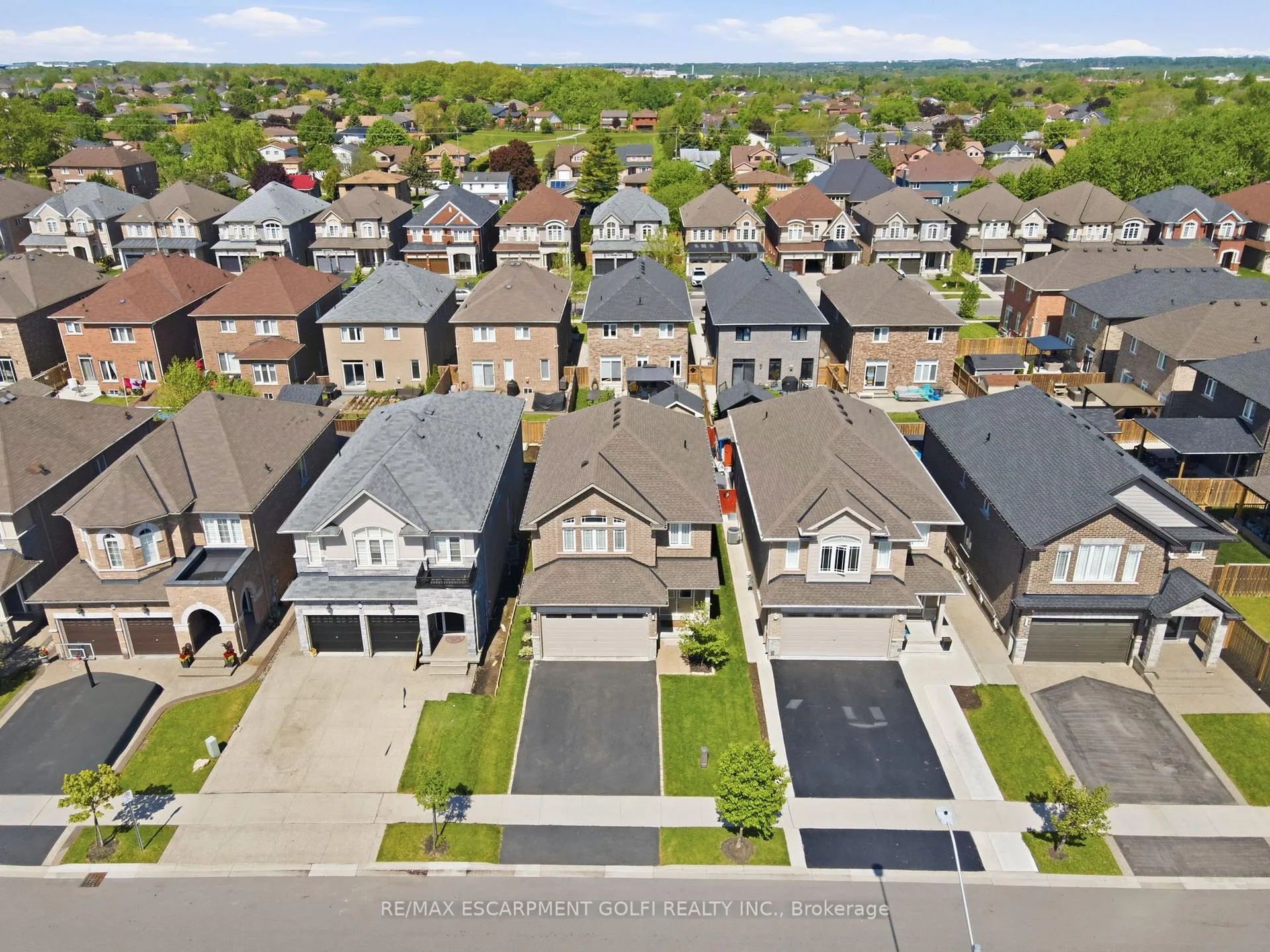 Photo 37 of 49 Narbonne Crescent, Hamilton, Stoney Creek Mountain — HOMEH