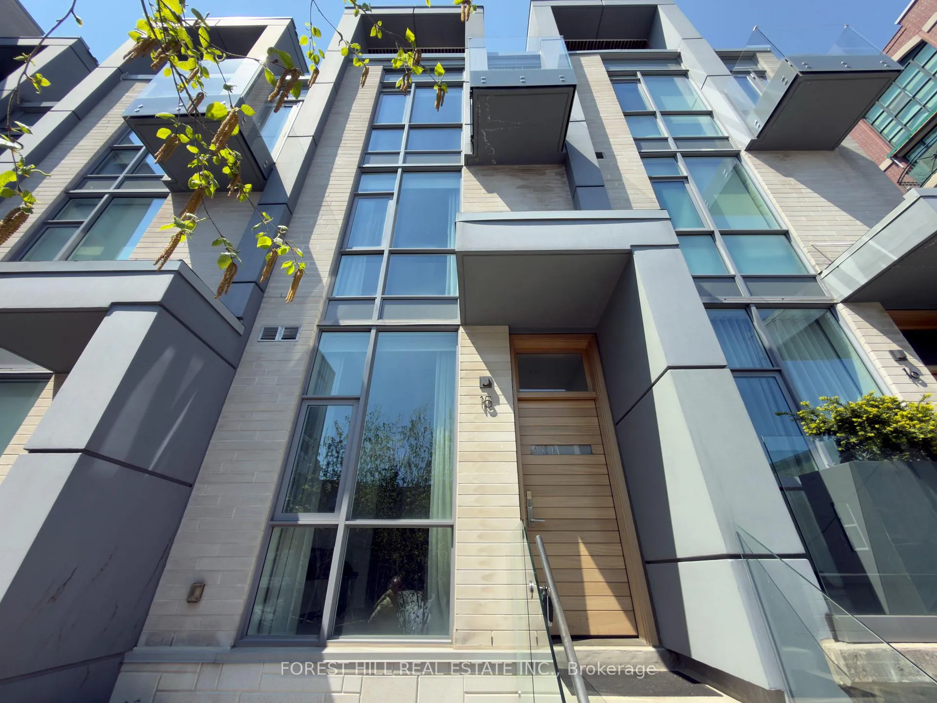 Front of Unit 15, 850 Richmond Street W