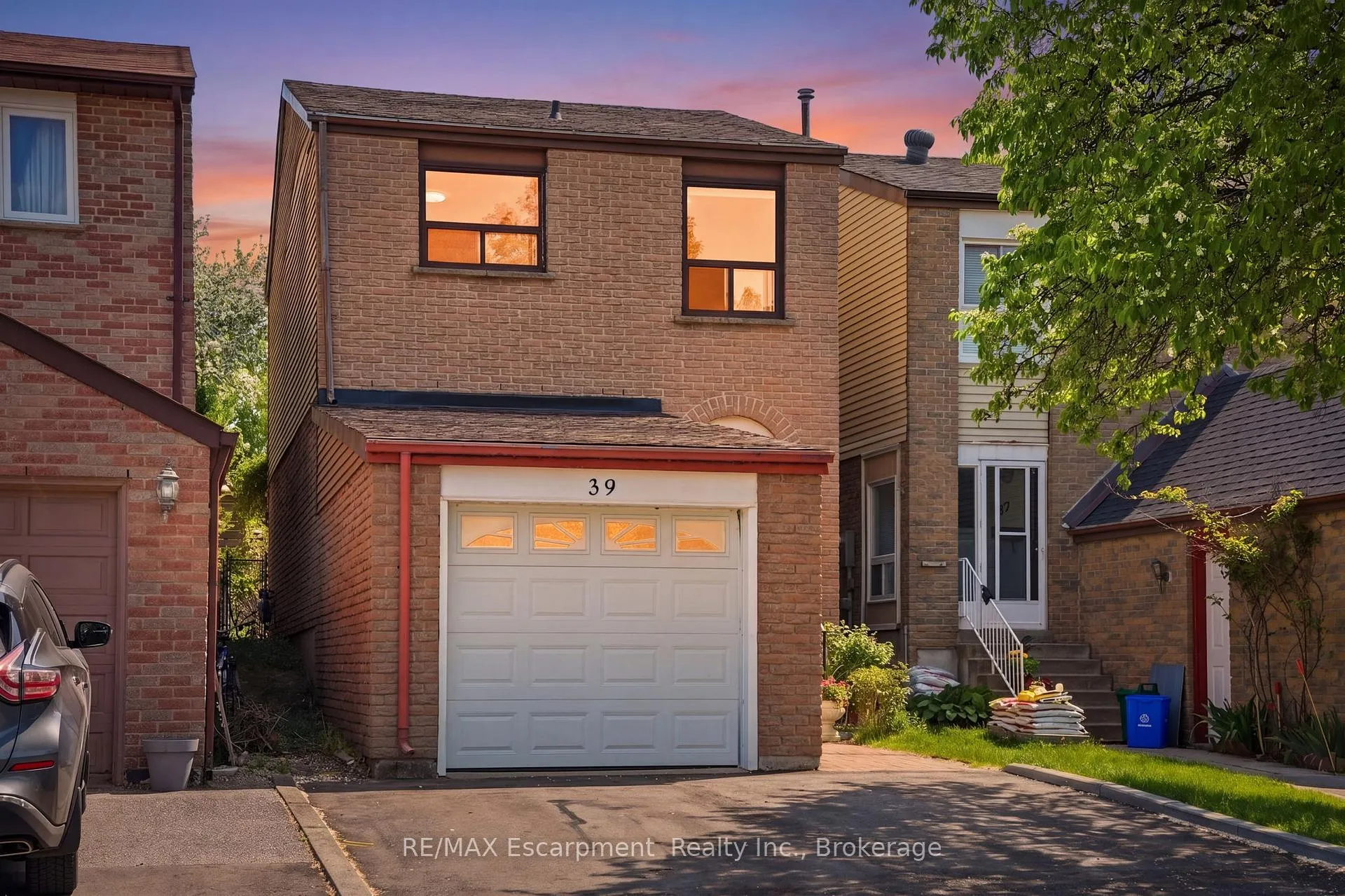 Photo 1 of 39 Riviera Drive, Vaughan, Glen Shields — HOMEH