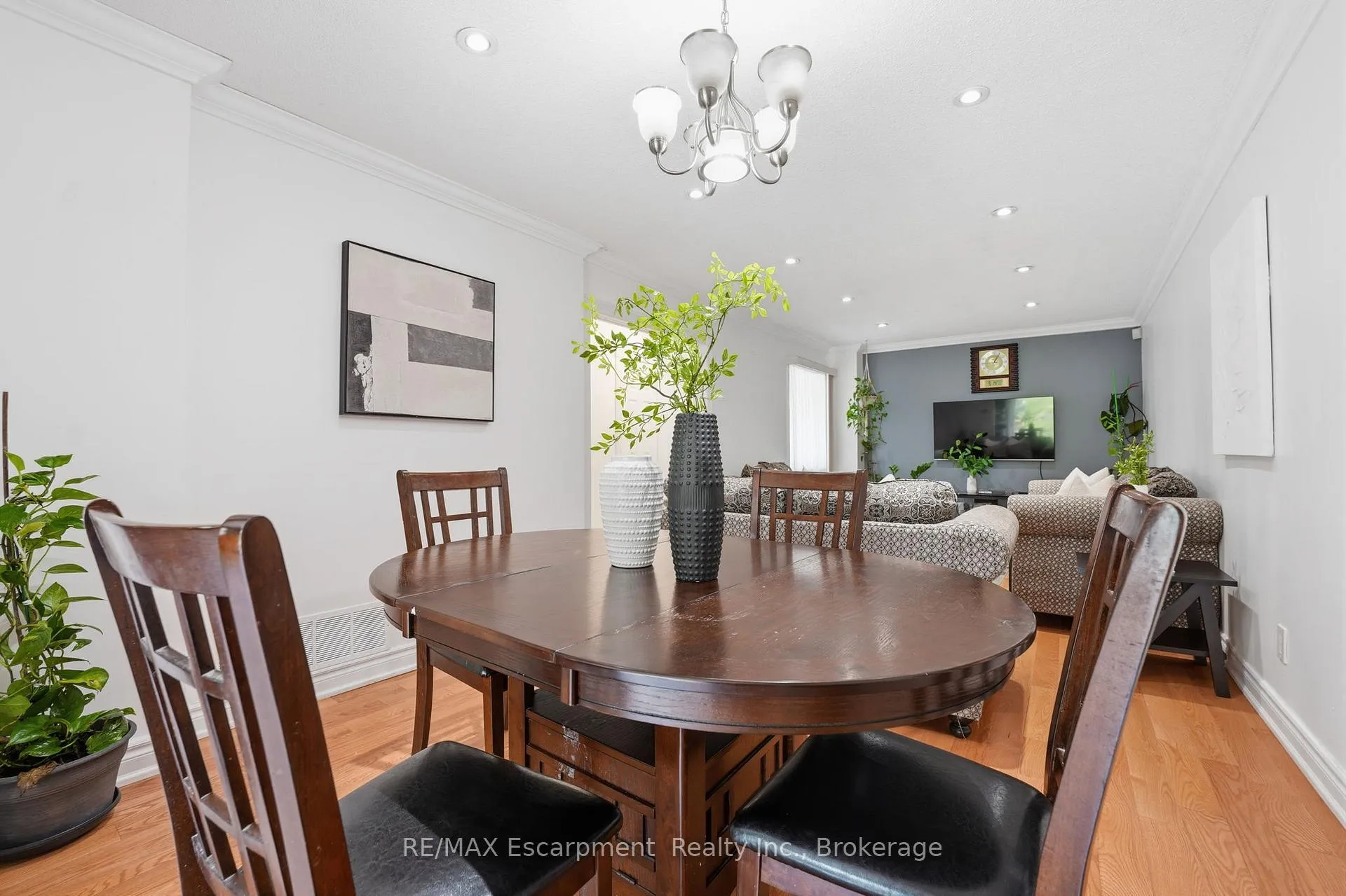 Photo 4 of 39 Riviera Drive, Vaughan, Glen Shields — HOMEH