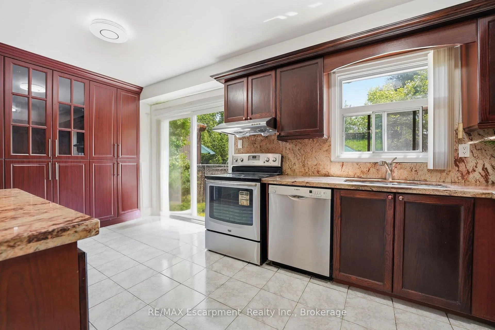 Photo 6 of 39 Riviera Drive, Vaughan, Glen Shields — HOMEH