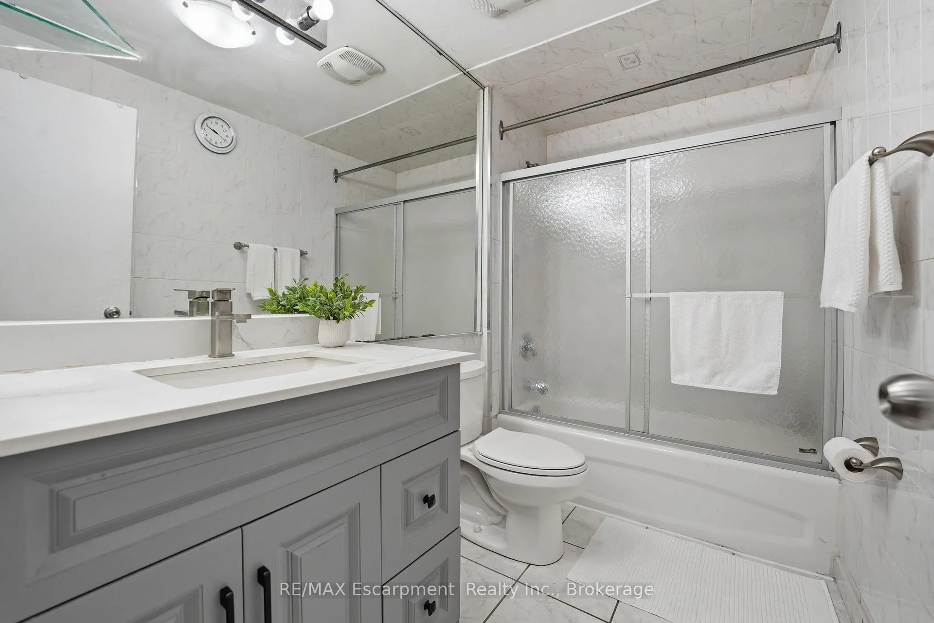 Photo 10 of 39 Riviera Drive, Vaughan, Glen Shields — HOMEH