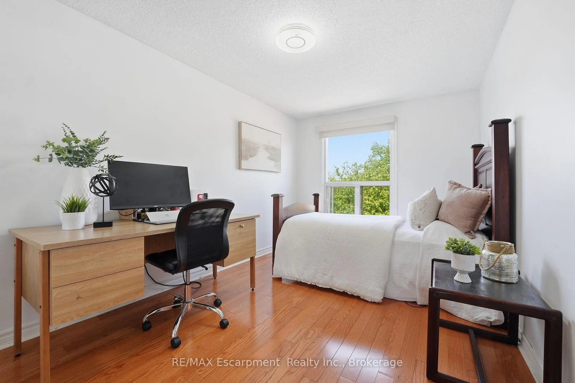Photo 12 of 39 Riviera Drive, Vaughan, Glen Shields — HOMEH