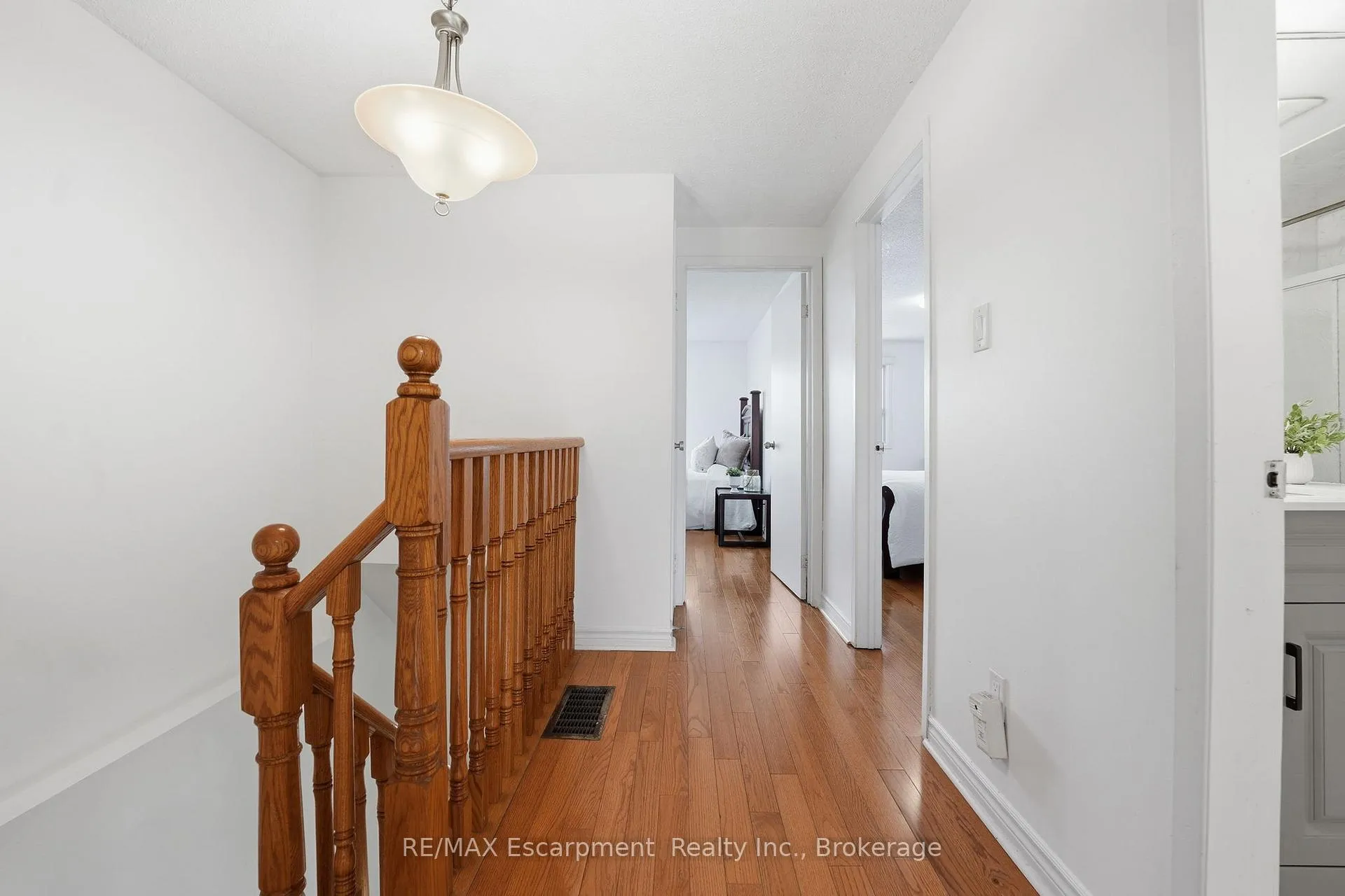 Photo 13 of 39 Riviera Drive, Vaughan, Glen Shields — HOMEH
