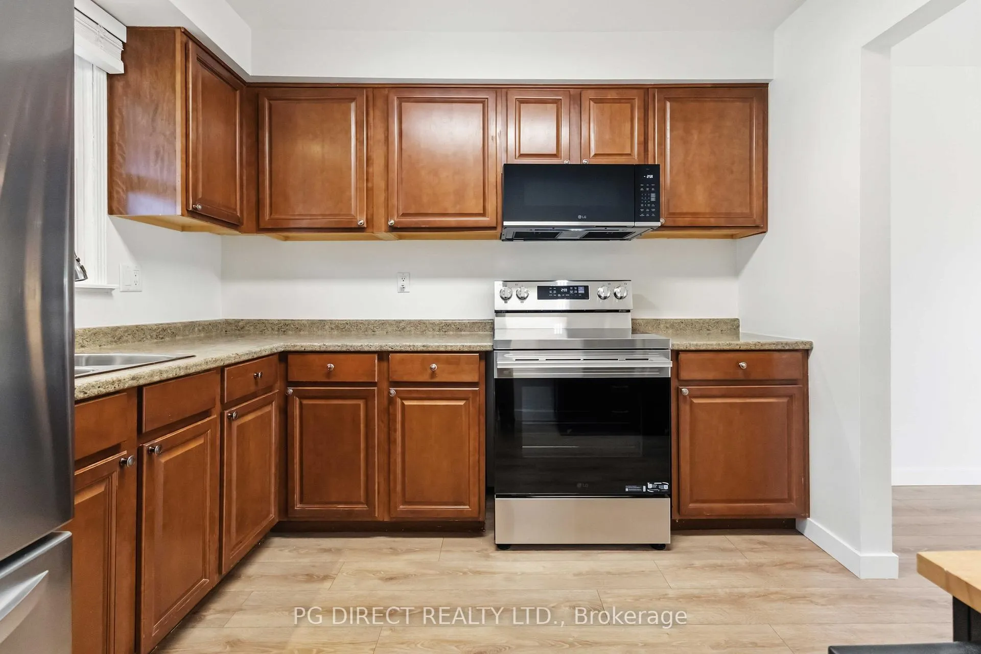 Photo 8 of Unit 51, 580 Eyer Drive, Pickering, West Shore — HOMEH