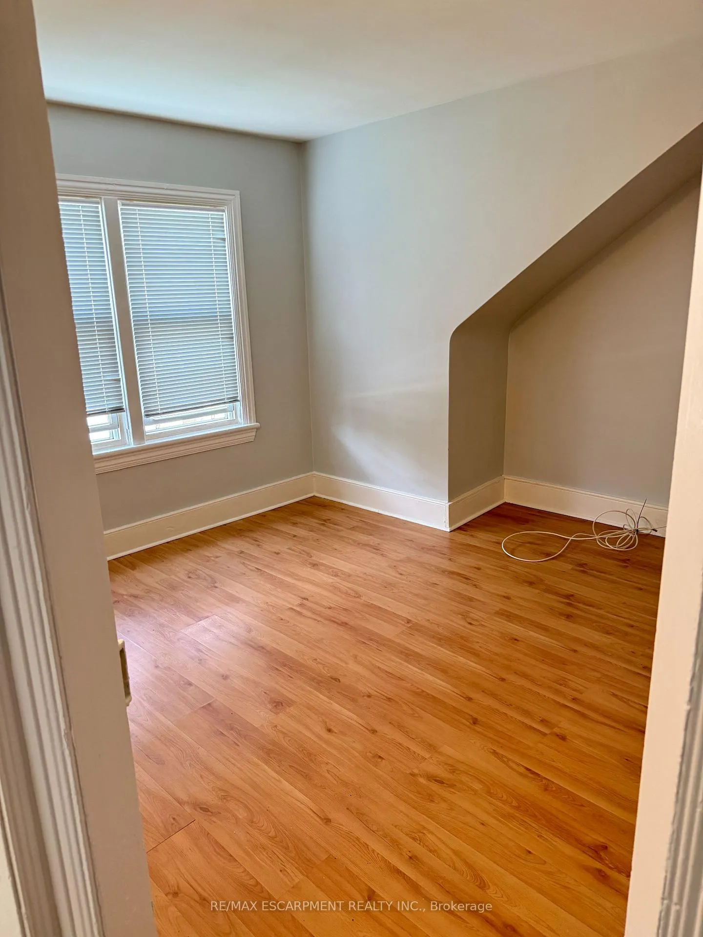 Photo 2 of Unit 2, 29 Mountain Avenue S, Hamilton, Stoney Creek — HOMEH