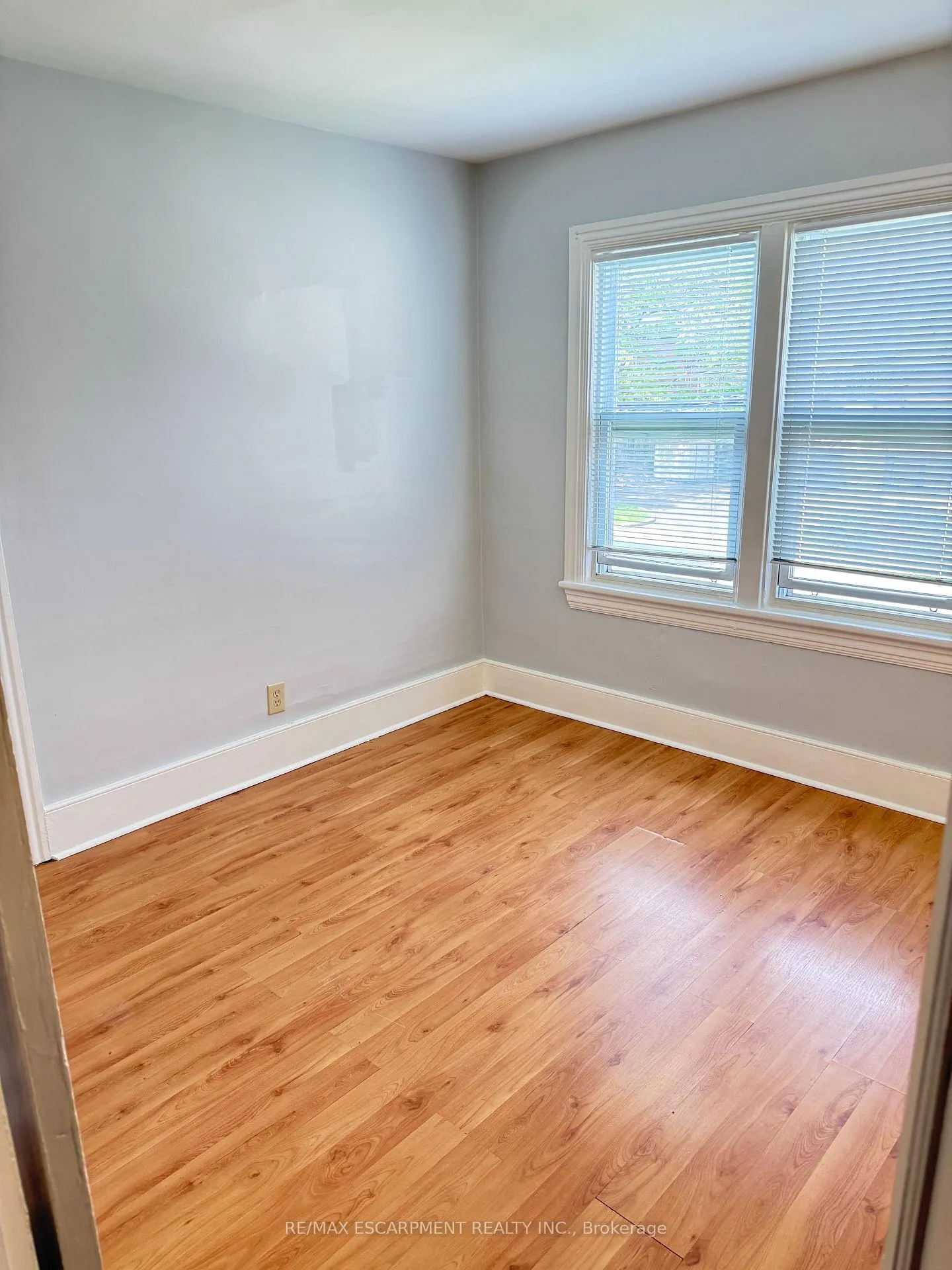 Photo 3 of Unit 2, 29 Mountain Avenue S, Hamilton, Stoney Creek — HOMEH