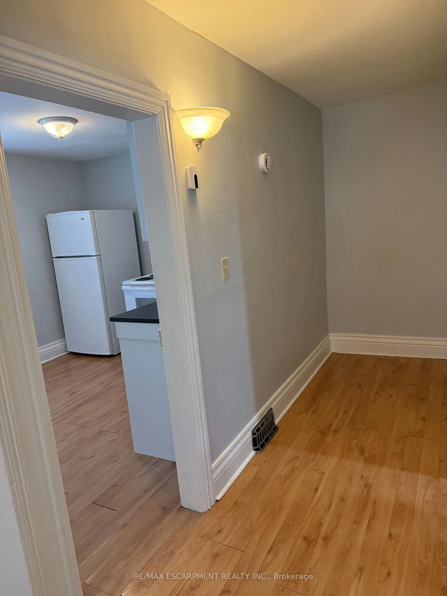 Photo 6 of Unit 2, 29 Mountain Avenue S, Hamilton, Stoney Creek — HOMEH
