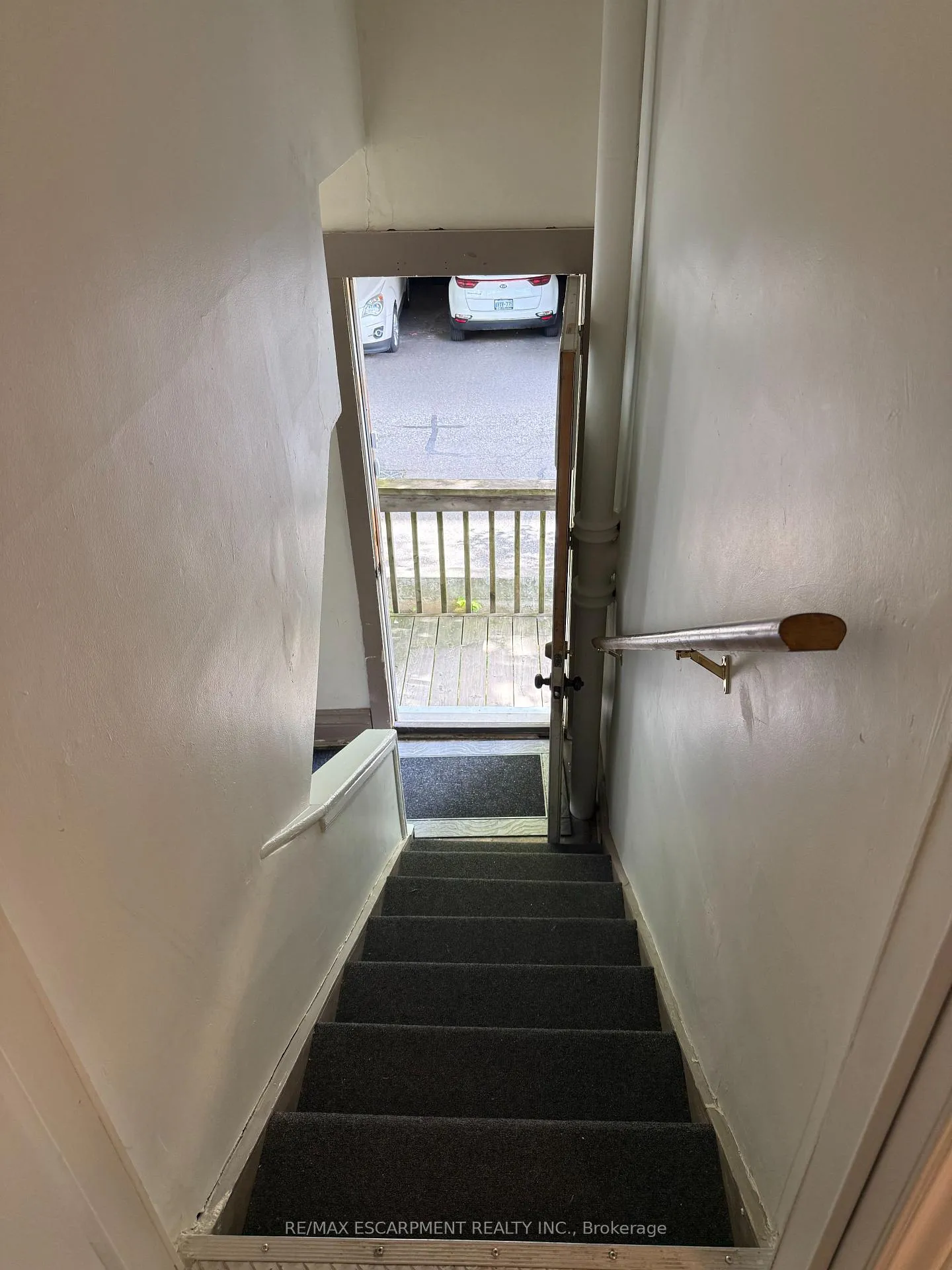 Photo 11 of Unit 2, 29 Mountain Avenue S, Hamilton, Stoney Creek — HOMEH