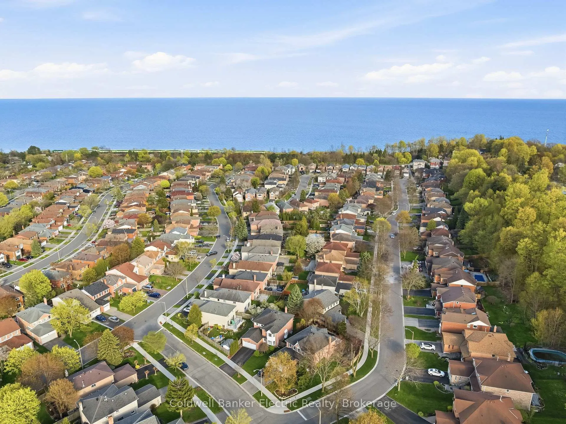 Photo 3 of 106 Greybeaver Trail, Scarborough, Rouge — HOMEH