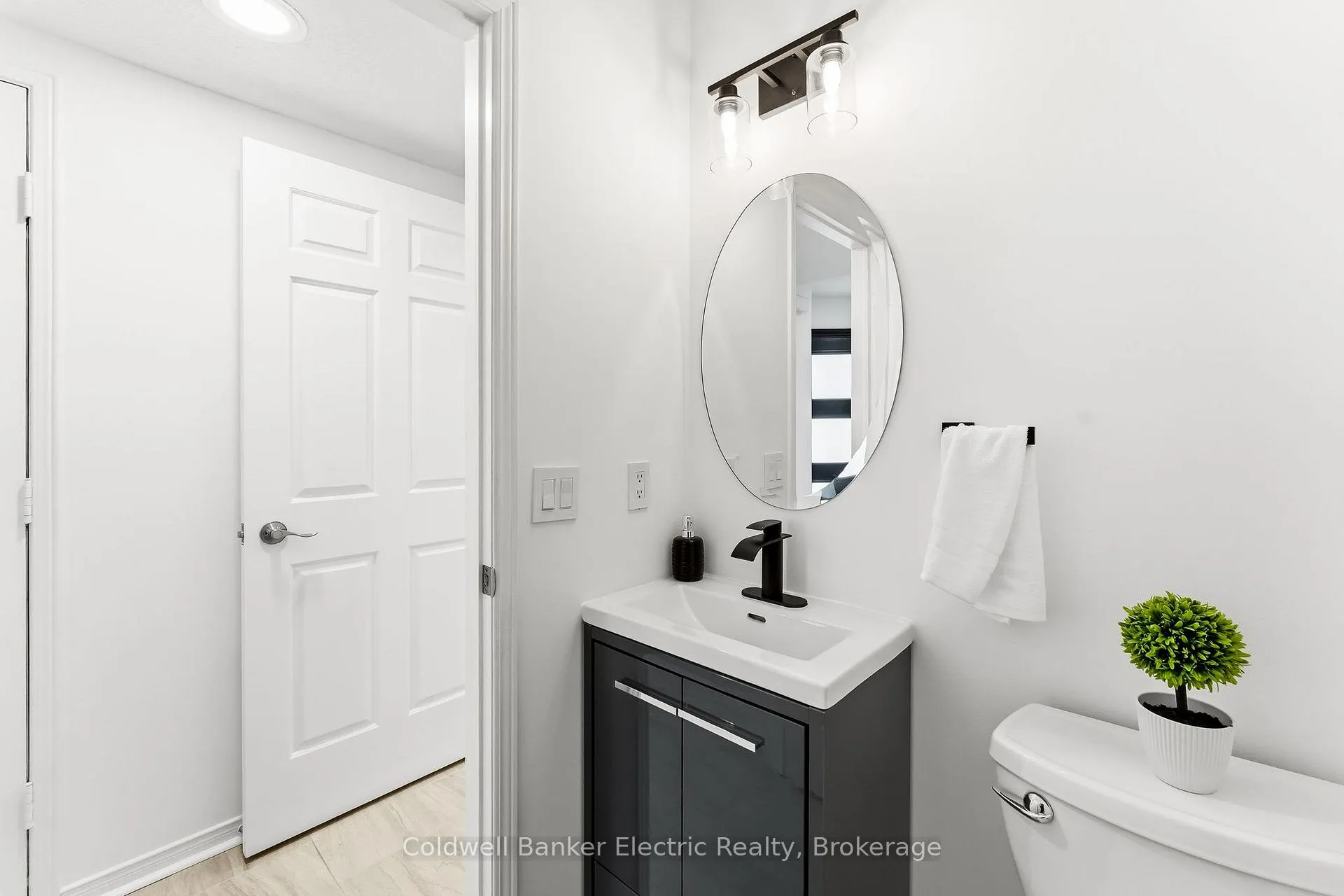 Photo 16 of 106 Greybeaver Trail, Scarborough, Rouge — HOMEH