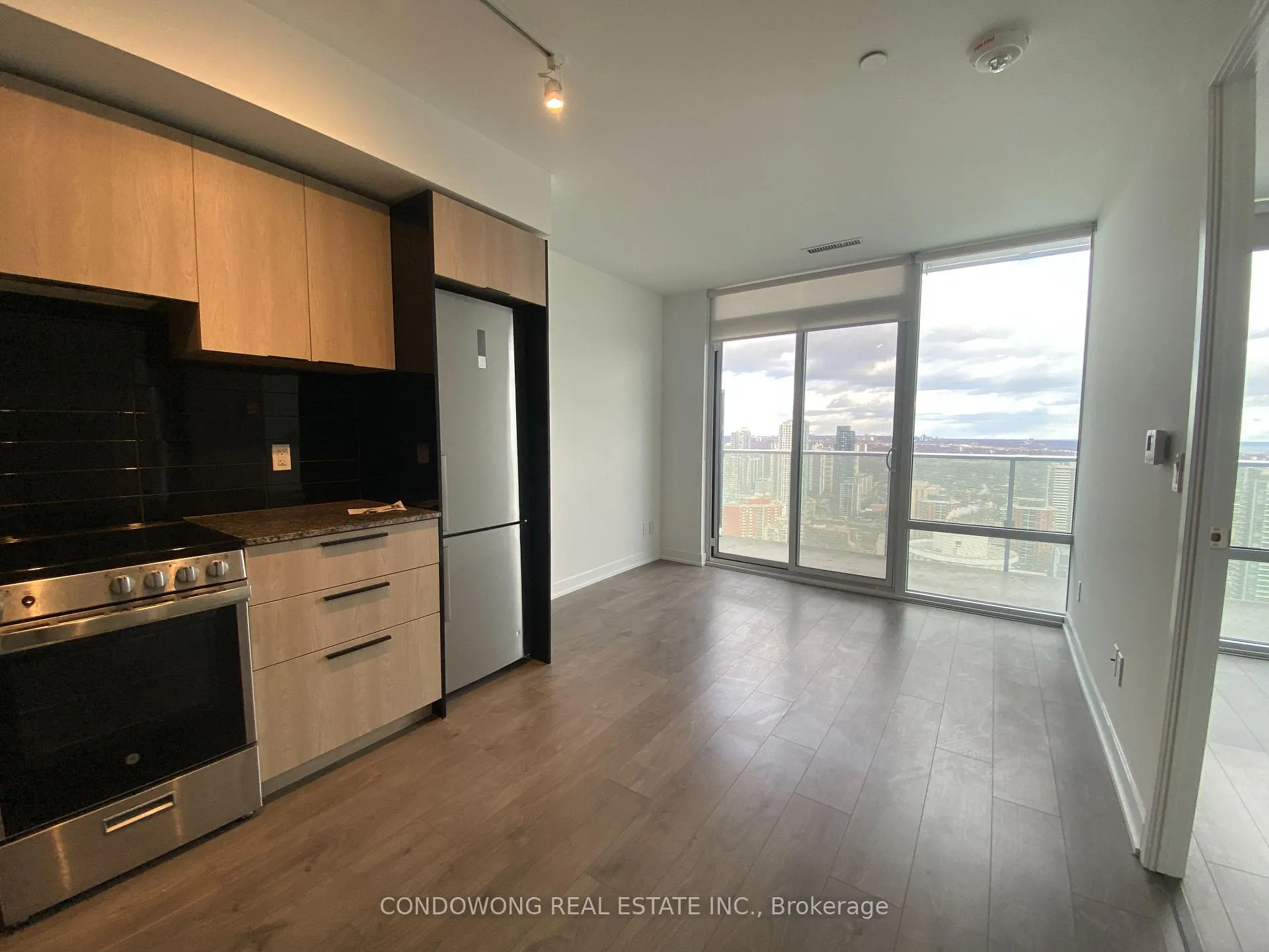 Front of Unit 3608, 501 Yonge Street