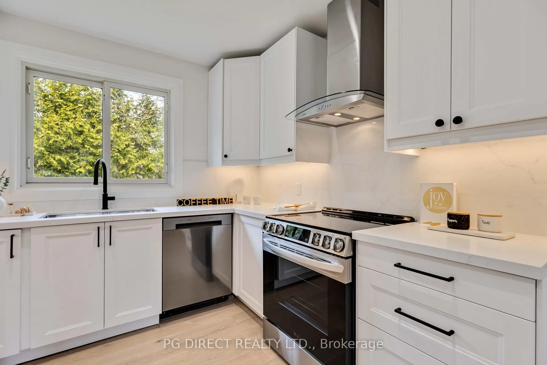 Photo 7 of 14 Heber Down Crescent, Whitby, Brooklin — HOMEH