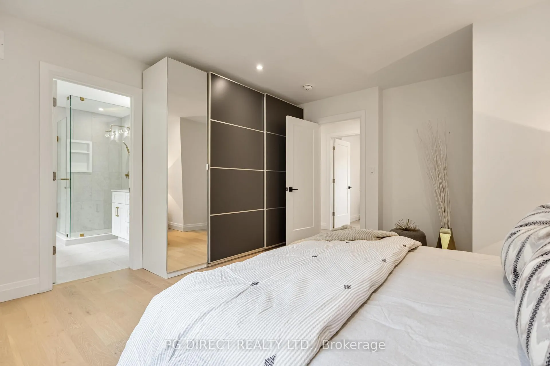 Photo 10 of 14 Heber Down Crescent, Whitby, Brooklin — HOMEH