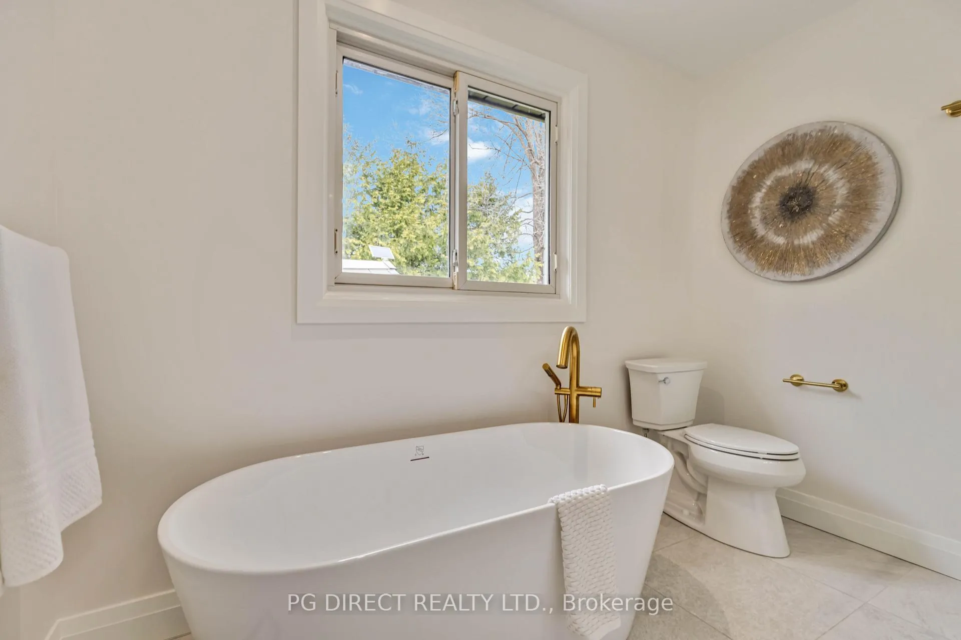 Photo 12 of 14 Heber Down Crescent, Whitby, Brooklin — HOMEH