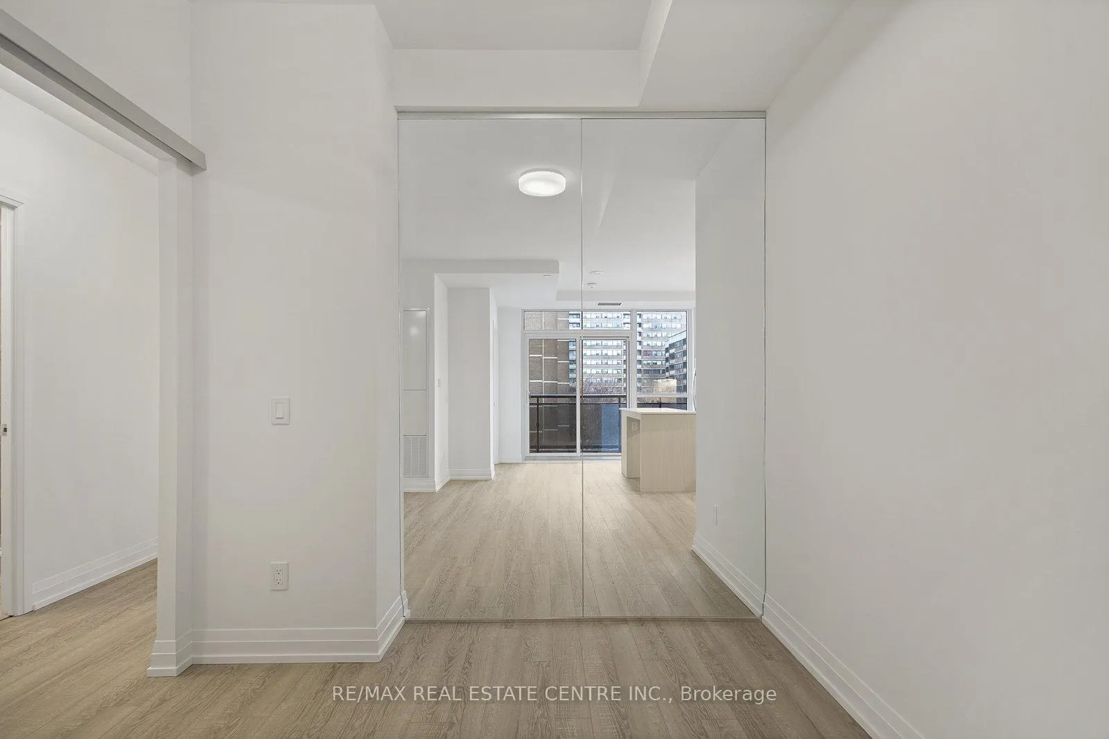Photo 3 of Unit 409, 286 Main Street, Toronto, East End-Danforth — HOMEH