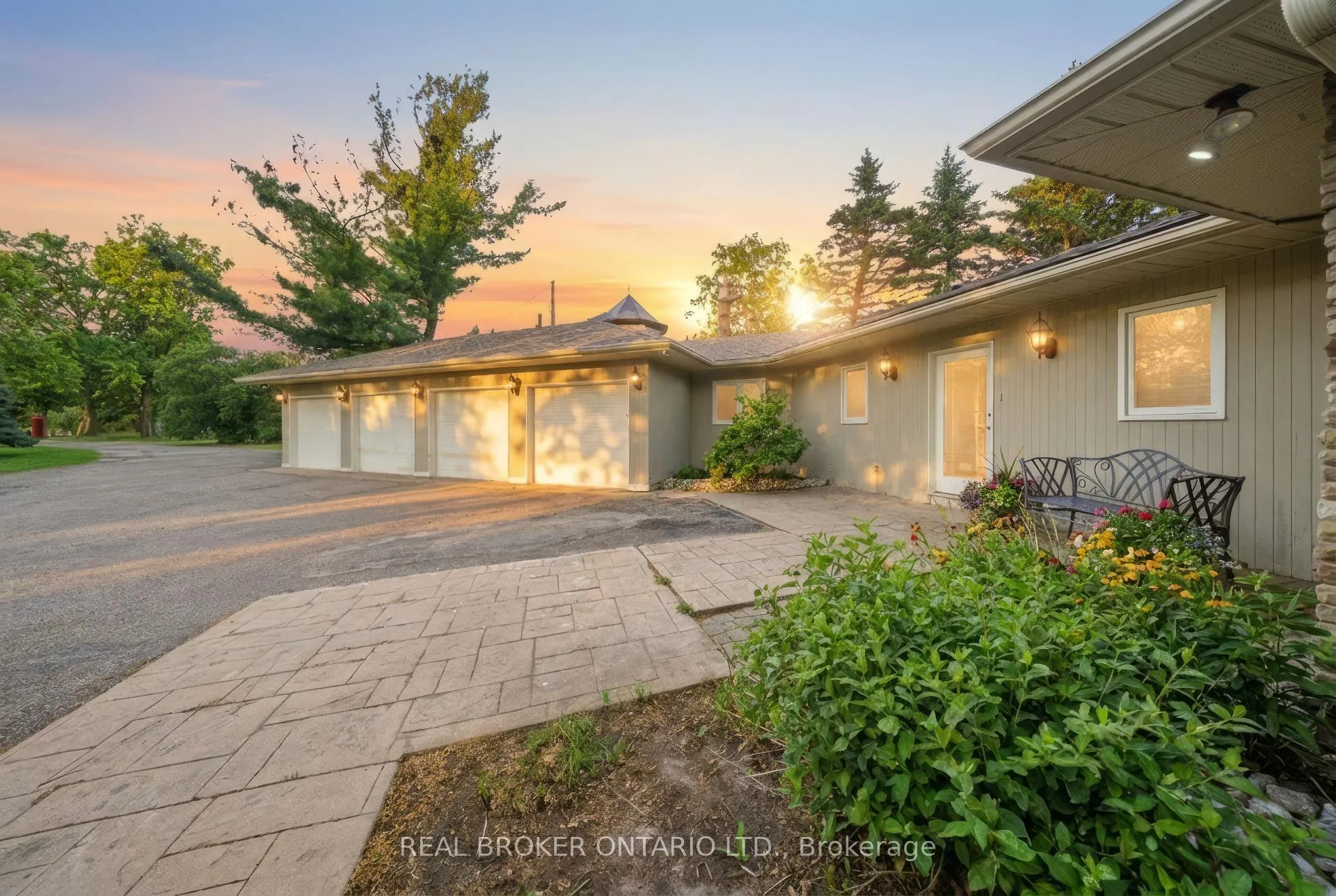 Photo 2 of 529 Conservation Drive, Brampton, Heart Lake East — HOMEH