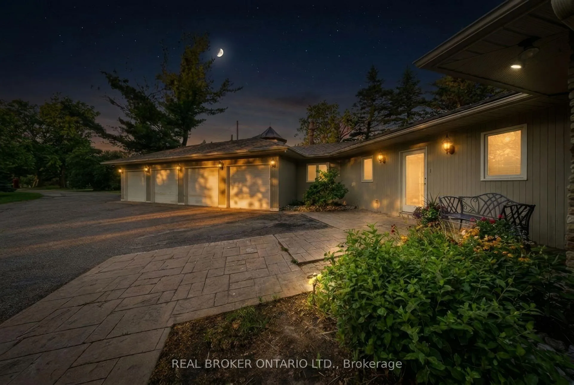 Photo 3 of 529 Conservation Drive, Brampton, Heart Lake East — HOMEH
