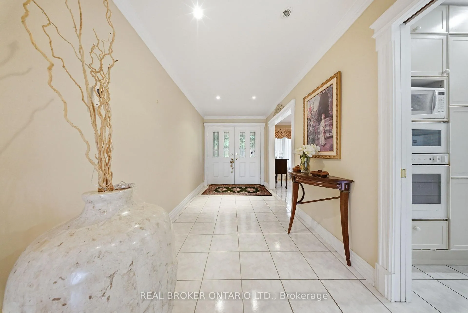Photo 6 of 529 Conservation Drive, Brampton, Heart Lake East — HOMEH