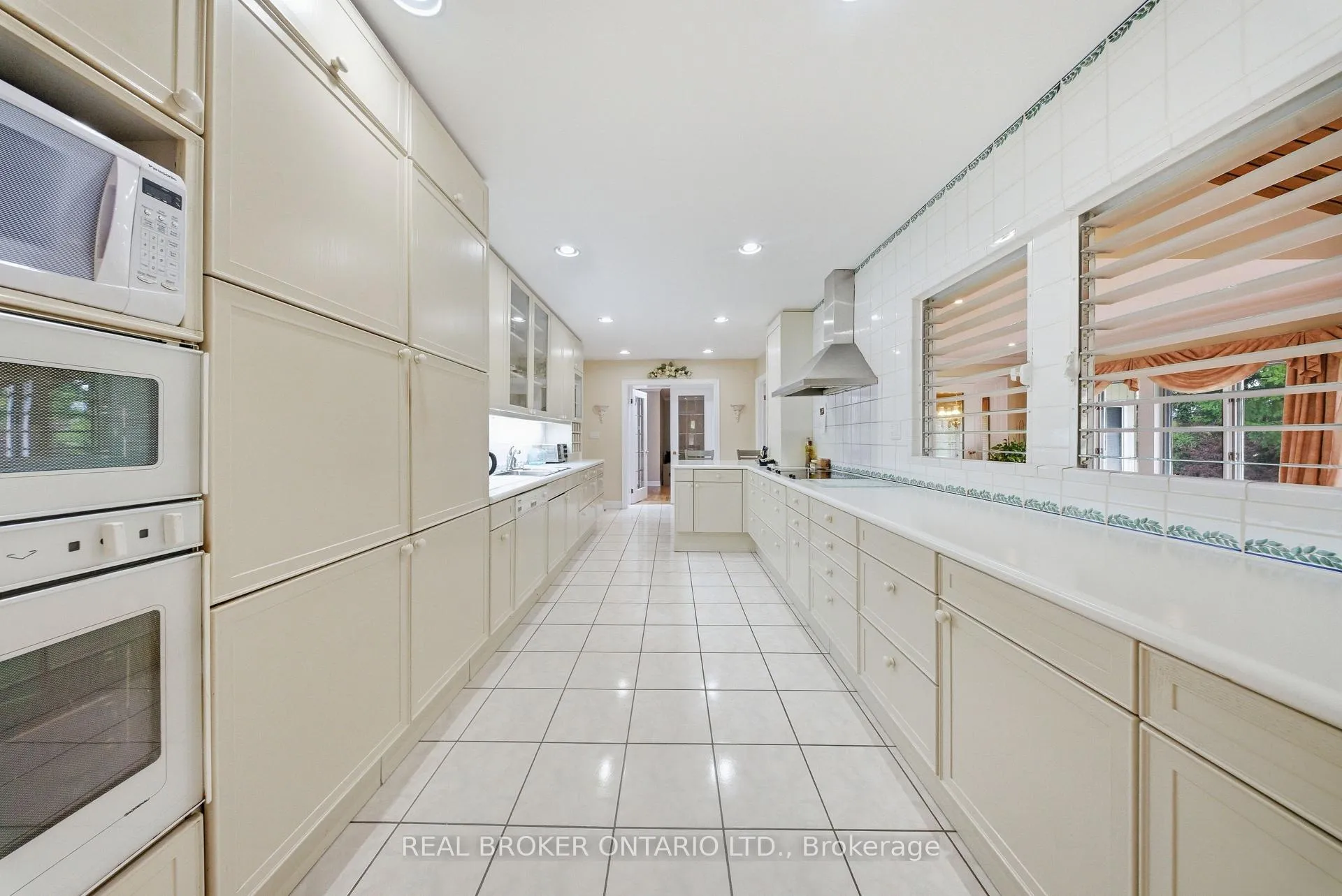 Photo 8 of 529 Conservation Drive, Brampton, Heart Lake East — HOMEH