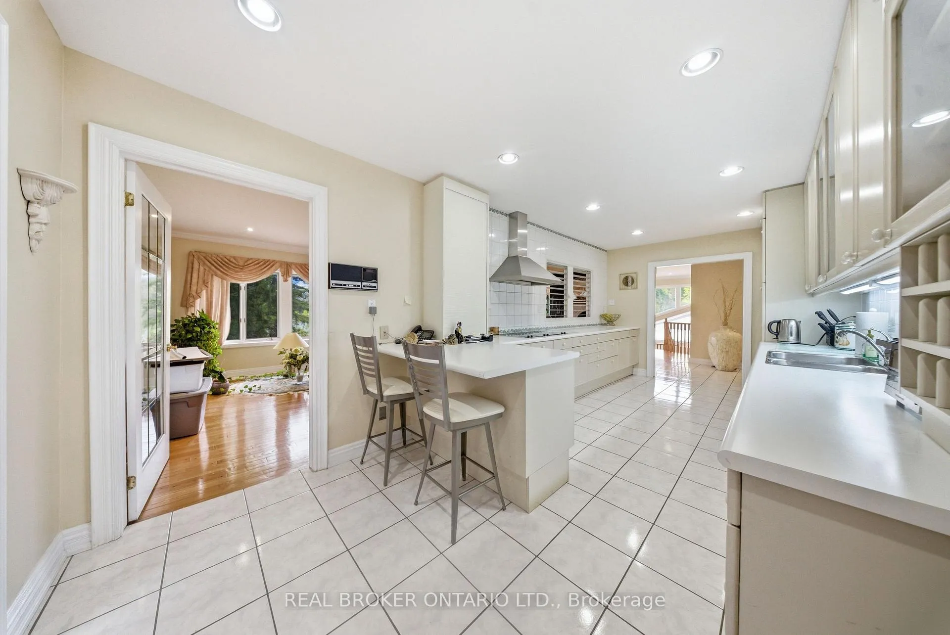 Photo 9 of 529 Conservation Drive, Brampton, Heart Lake East — HOMEH