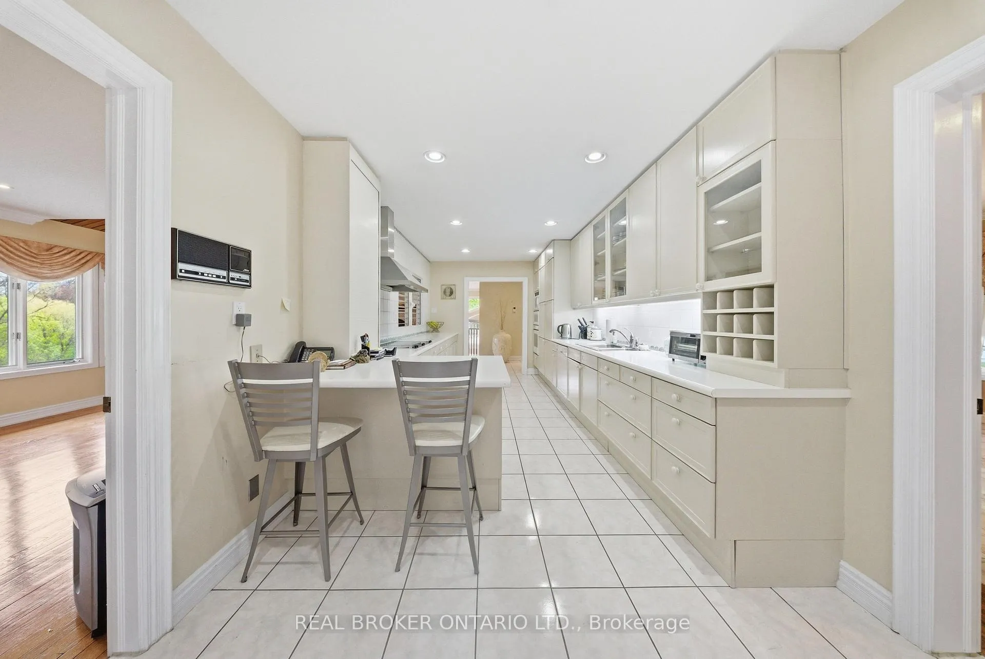 Photo 10 of 529 Conservation Drive, Brampton, Heart Lake East — HOMEH