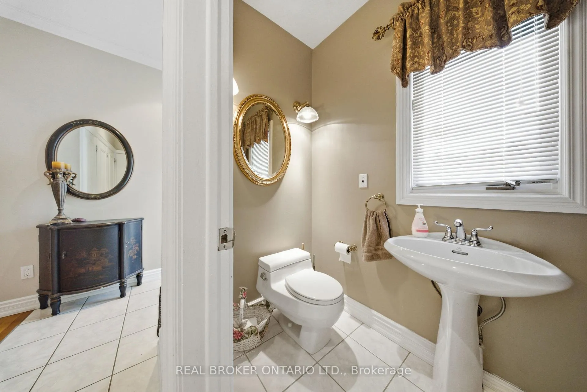 Photo 18 of 529 Conservation Drive, Brampton, Heart Lake East — HOMEH
