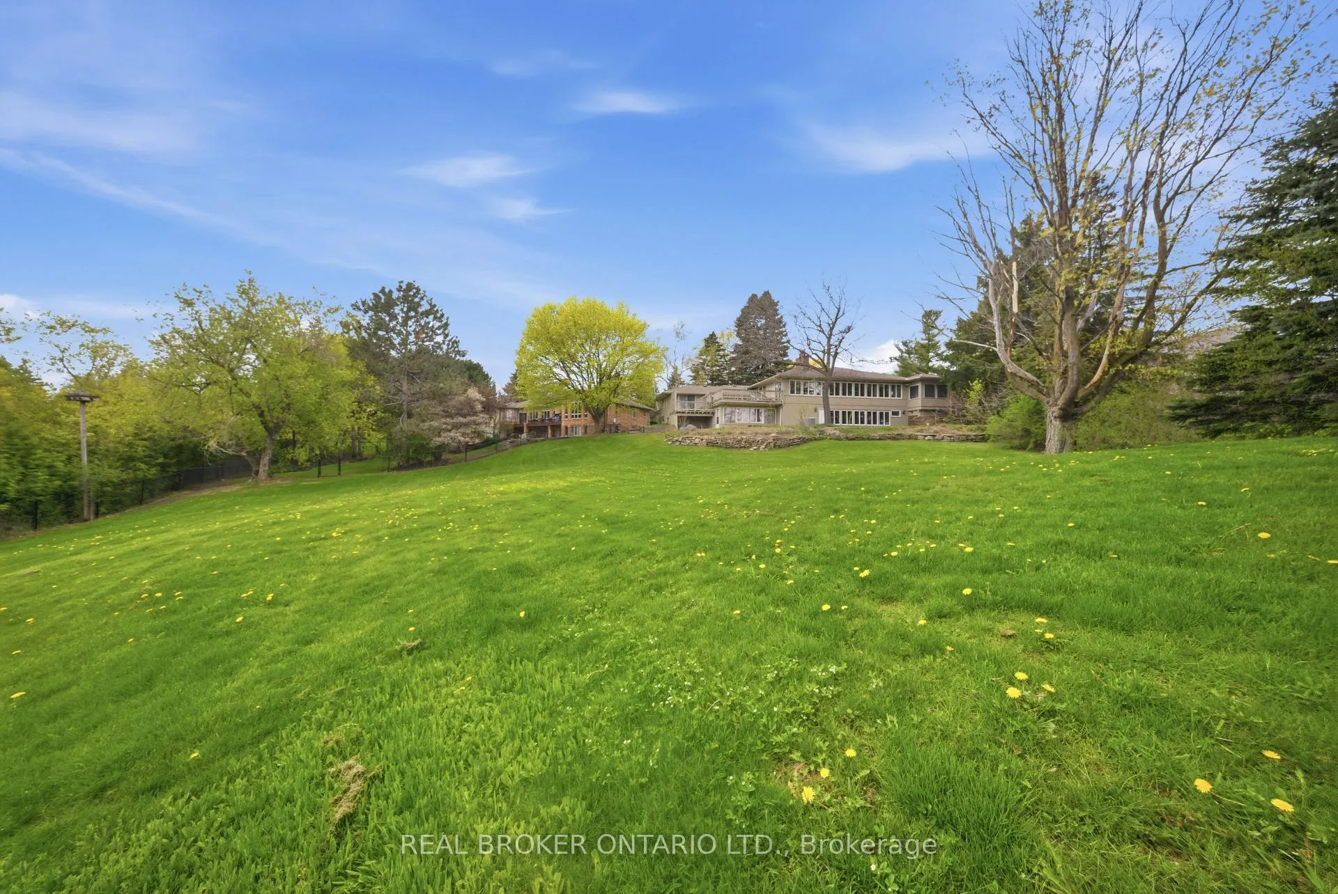 Photo 35 of 529 Conservation Drive, Brampton, Heart Lake East — HOMEH