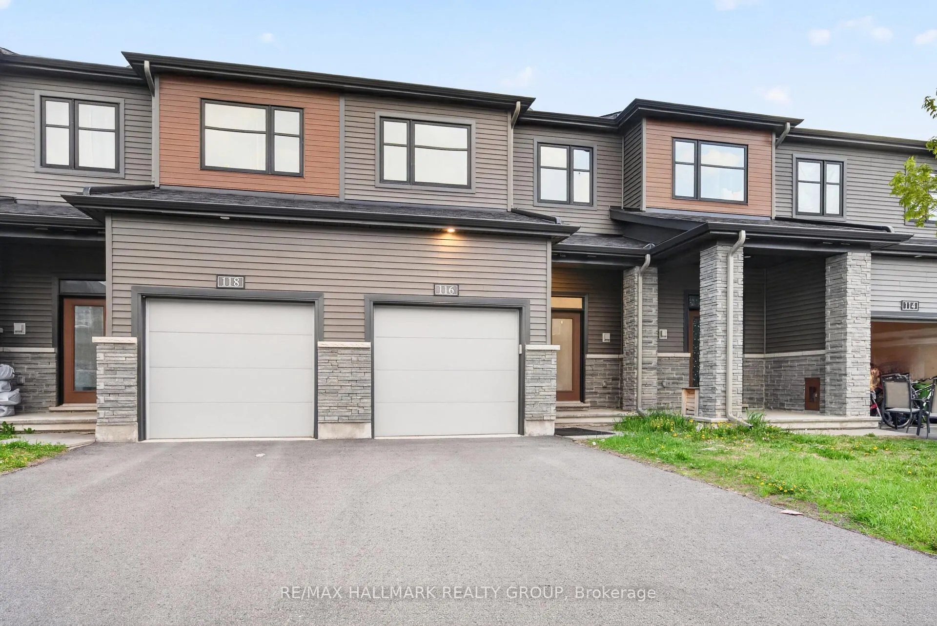 Photo 1 of 116 Maynooth Court, Ottawa, Barrhaven - Half Moon Bay — HOMEH