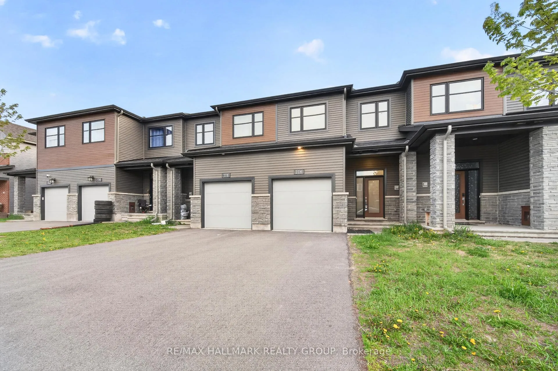 Photo 2 of 116 Maynooth Court, Ottawa, Barrhaven - Half Moon Bay — HOMEH