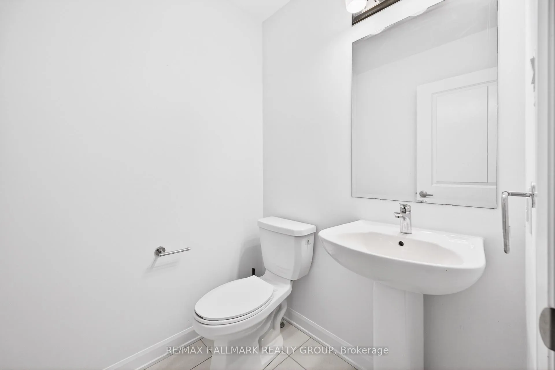 Photo 5 of 116 Maynooth Court, Ottawa, Barrhaven - Half Moon Bay — HOMEH